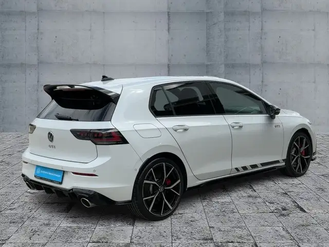 Volkswagen Golf view 6