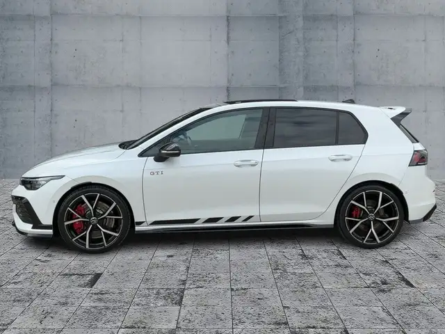 Volkswagen Golf view 4
