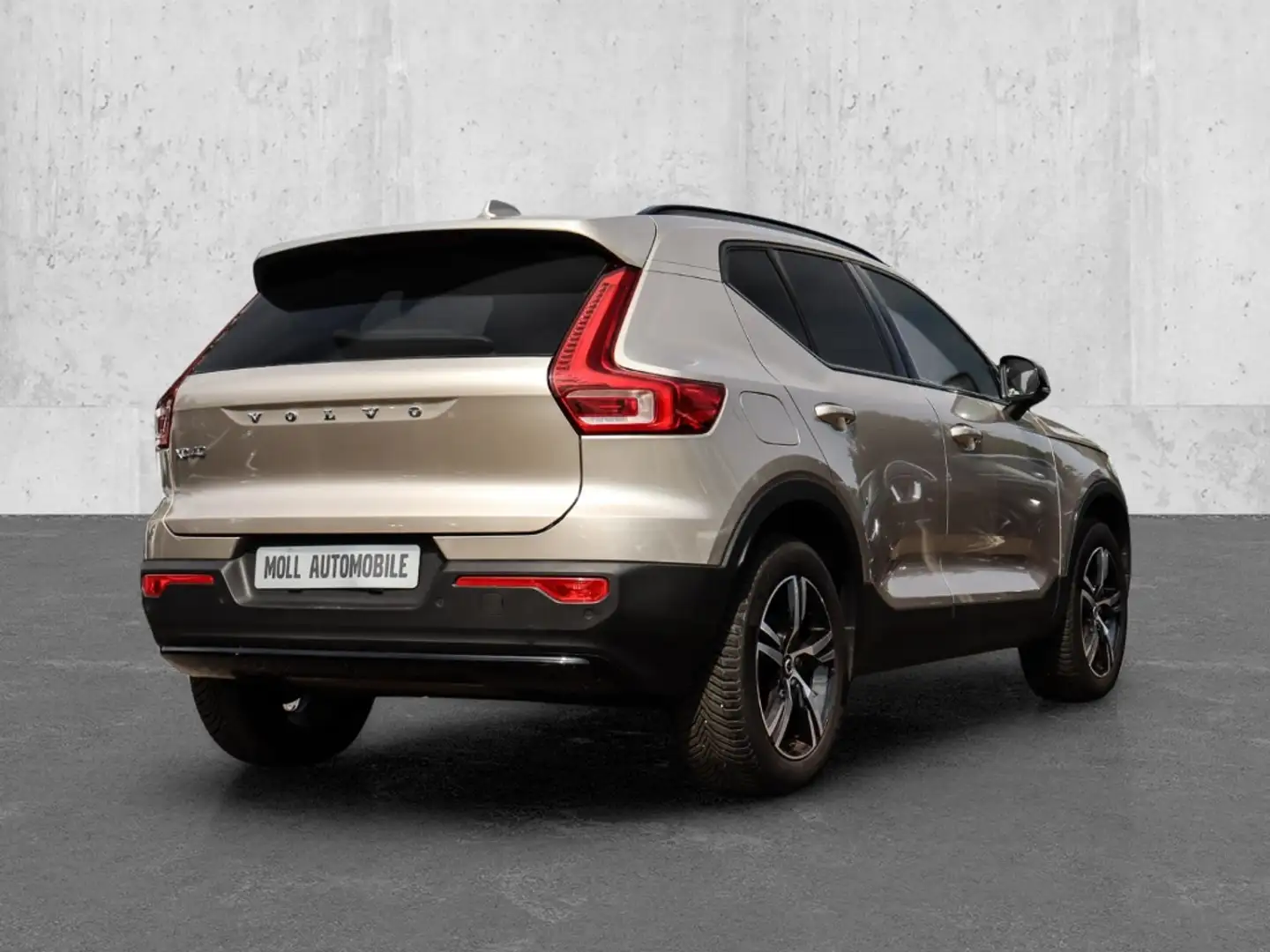 Volvo XC40 Plus Dark 2WD B3 EU6d El. Panodach Digitales Cockp Grau - 2