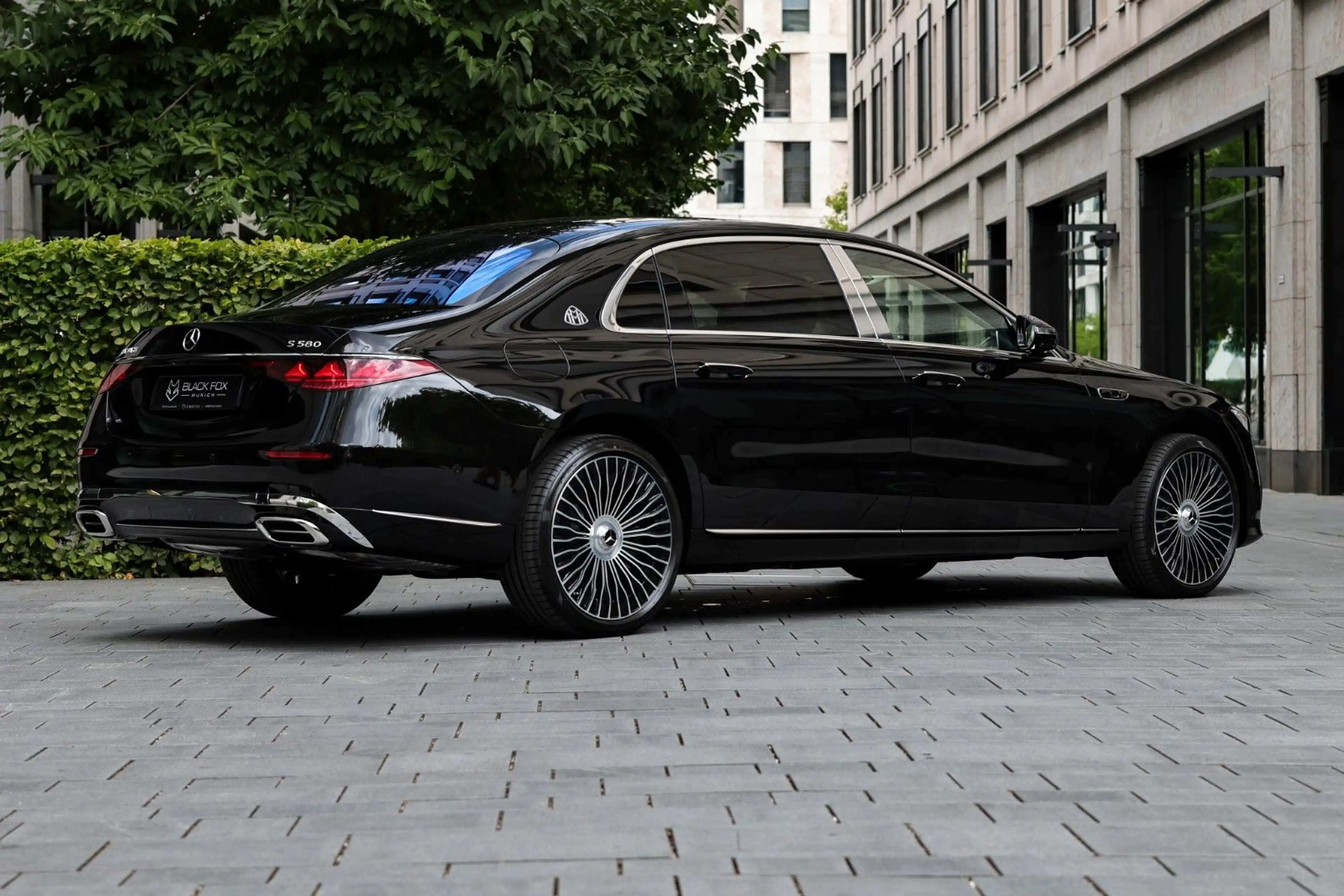 Mercedes-Benz S 580 Maybach 4Matic | 4D | TV | 2027 | 4 SEATS — photo 5