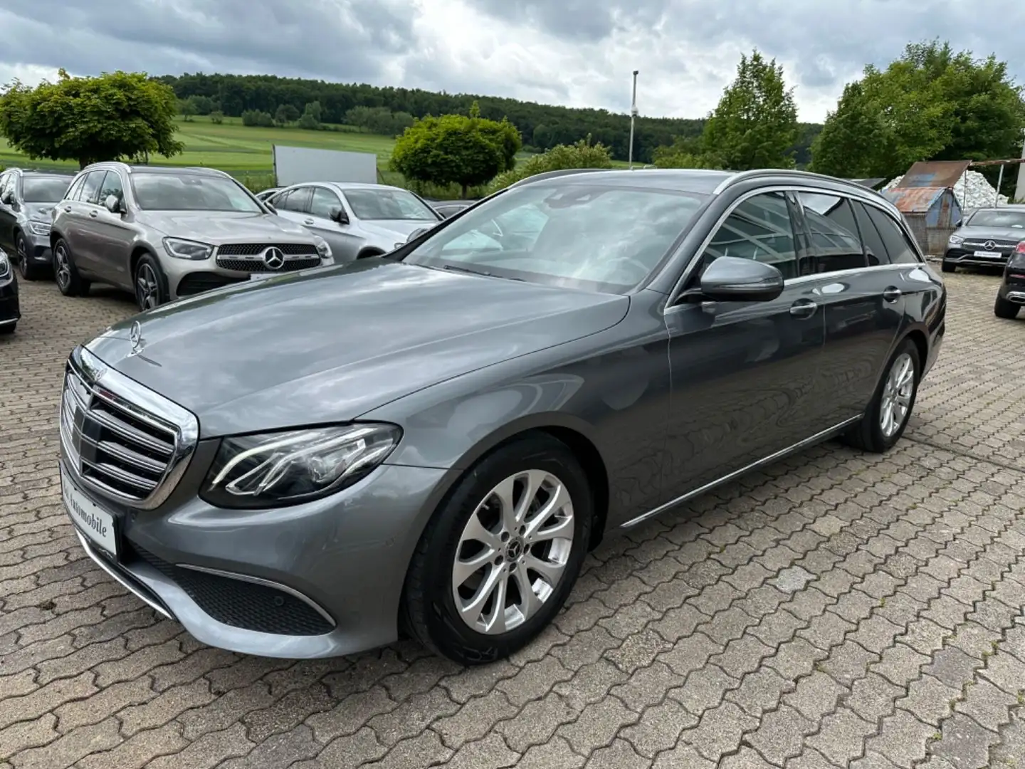 Mercedes-Benz E 200 d LEDER NAVI LED DISTR KAMERA AHK AMBI Grau - 1
