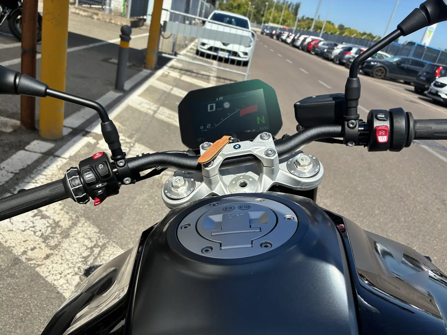 BMW F 900 R triple black - 1