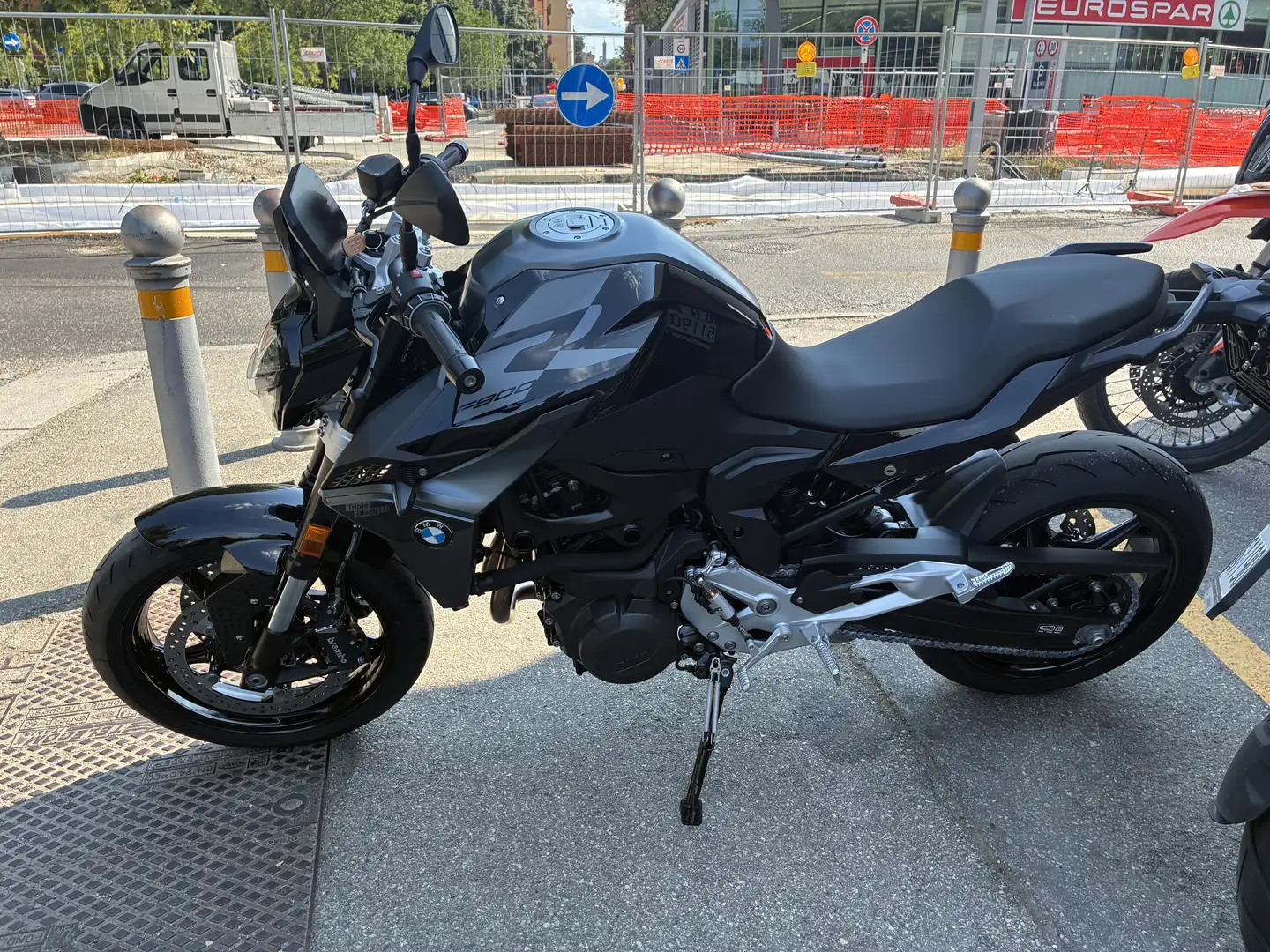 BMW F 900 R triple black - 2