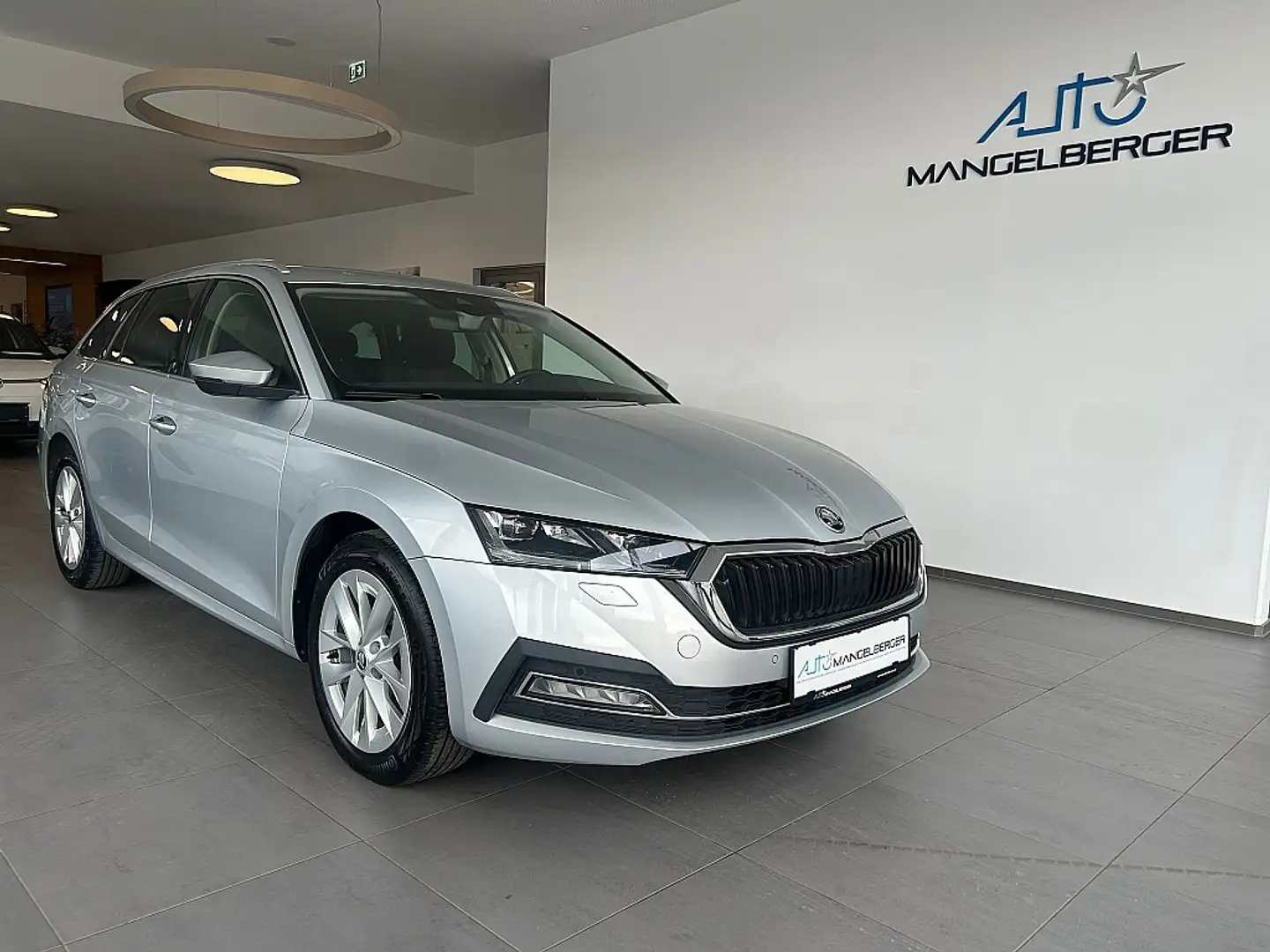 Skoda Octavia Combi 2,0 TDI Premium Silber - 1