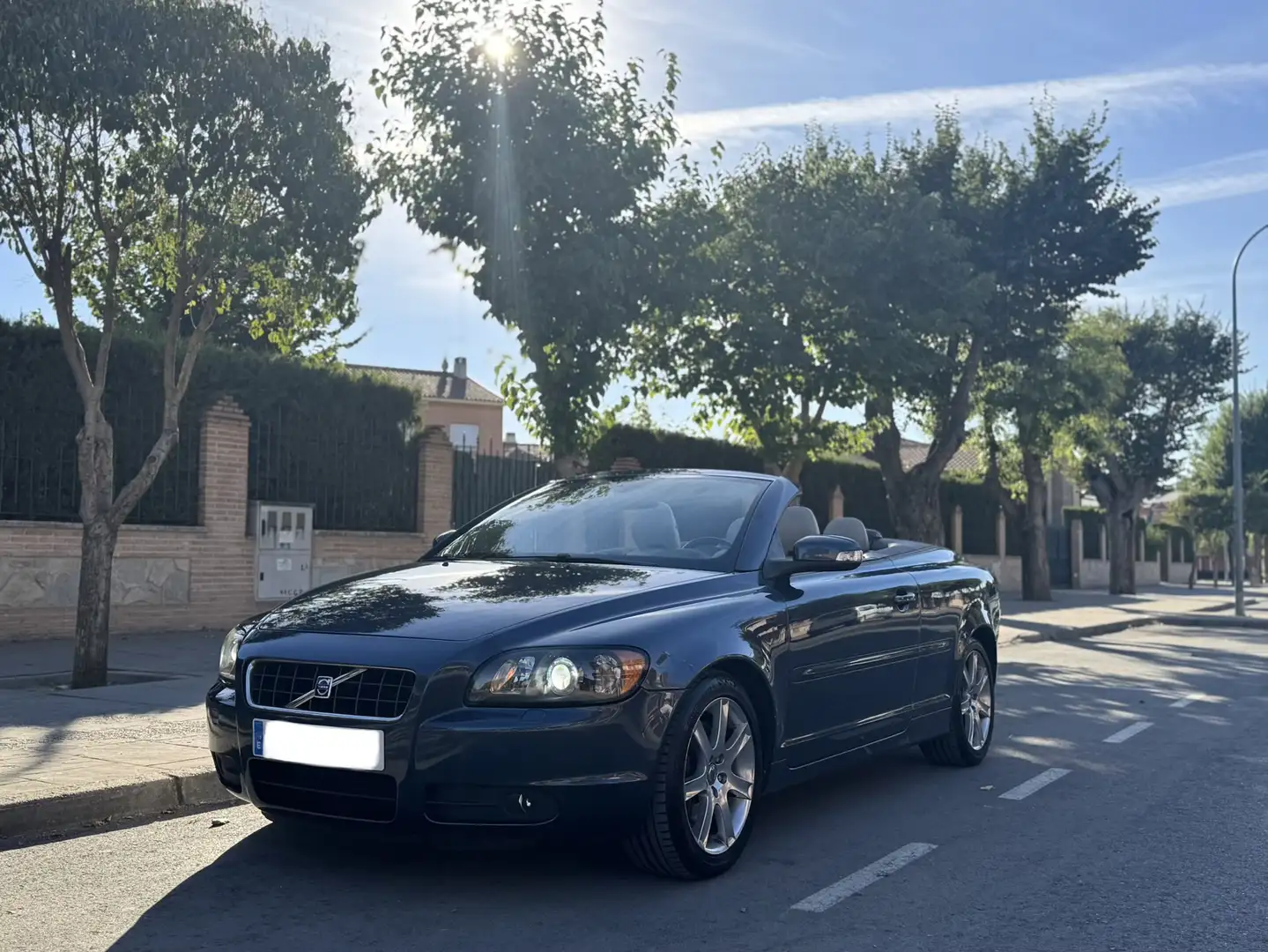 Volvo C70 D5 Momentum Aut. - 1