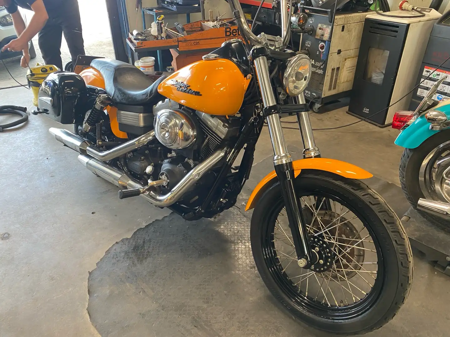 Harley-Davidson Dyna Street Bob Pomarańczowy - 2