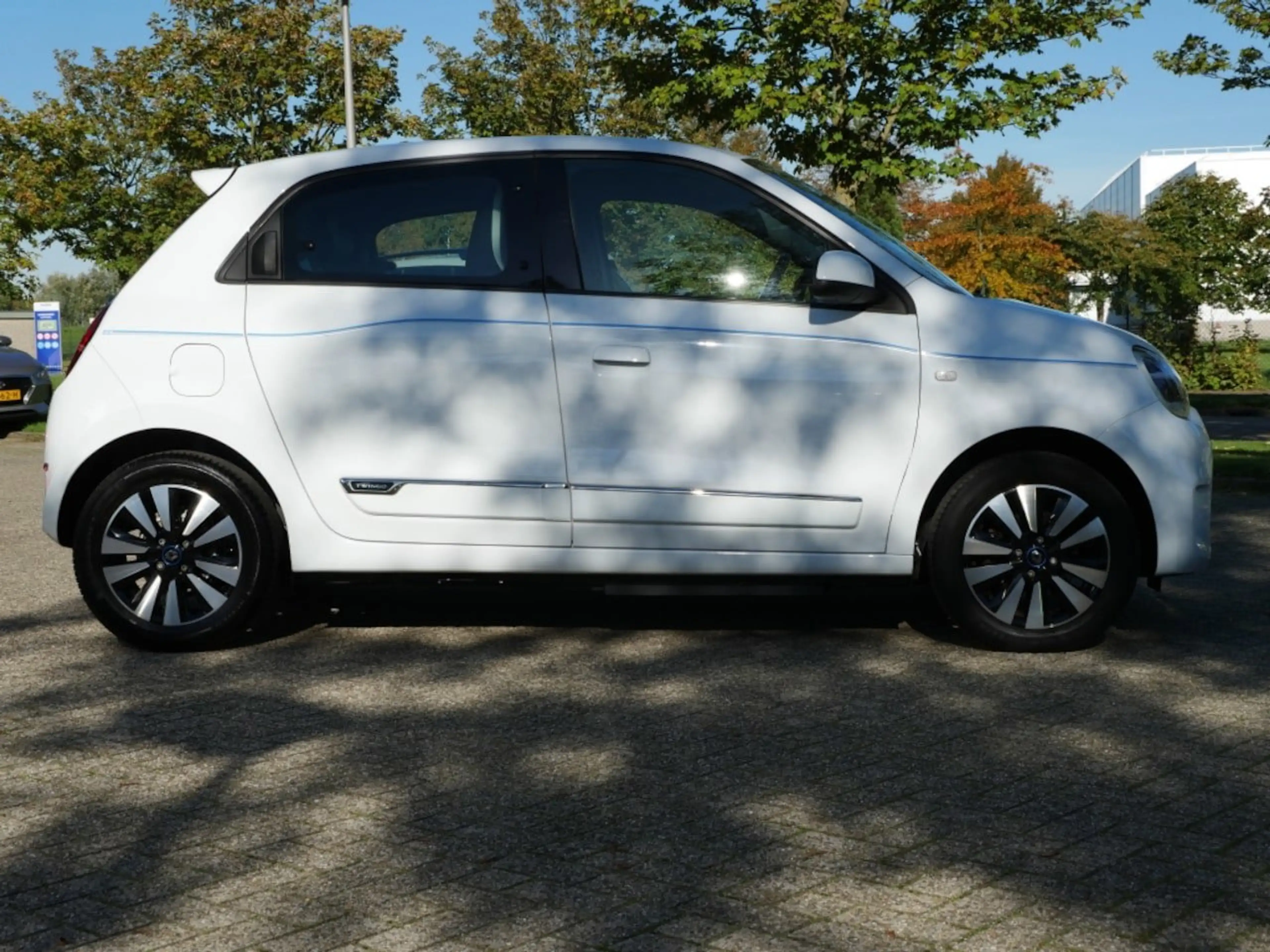 Renault Twingo Z.E. R80 Intens — photo 13