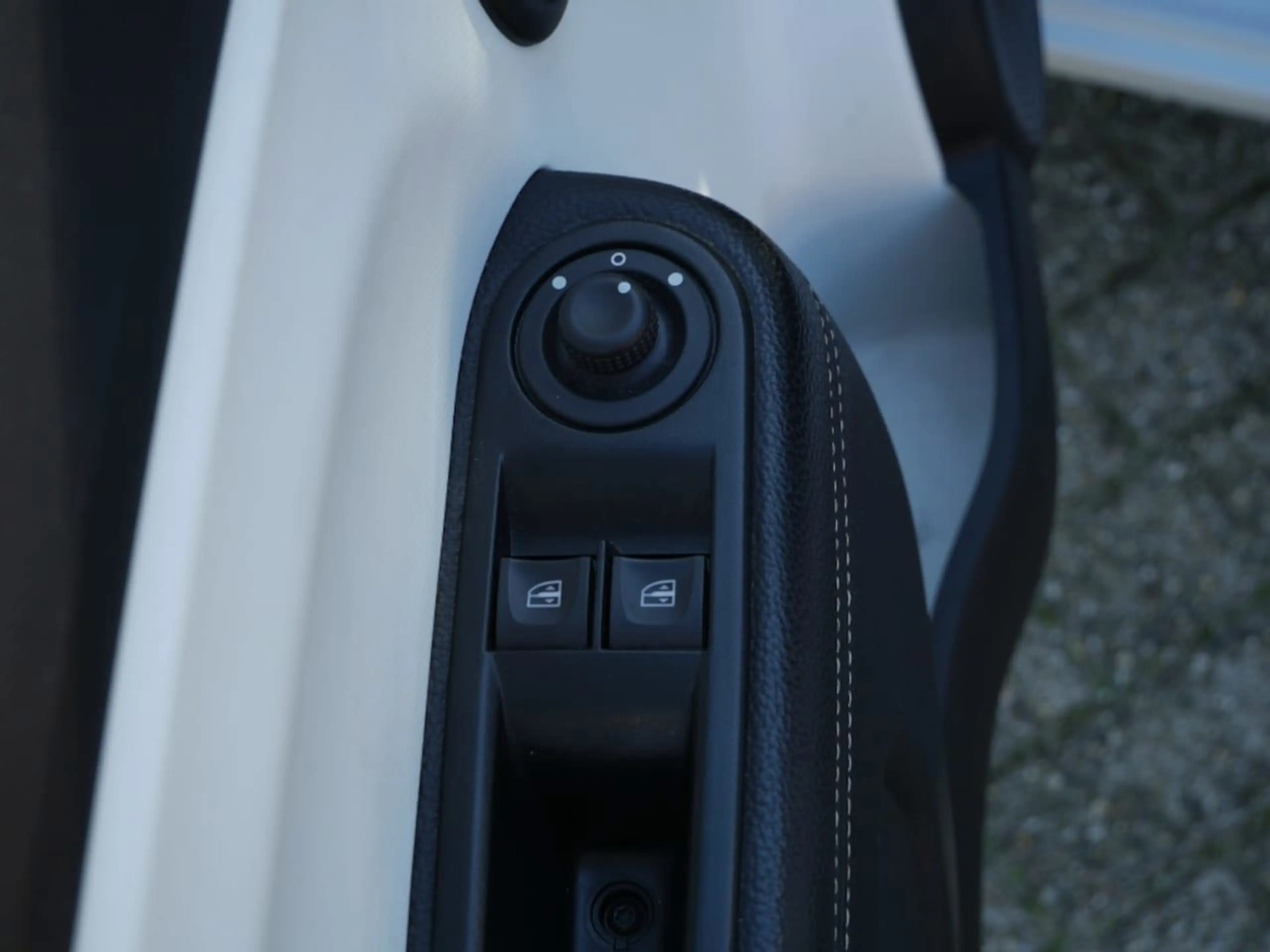 Renault Twingo Z.E. R80 Intens — photo 15