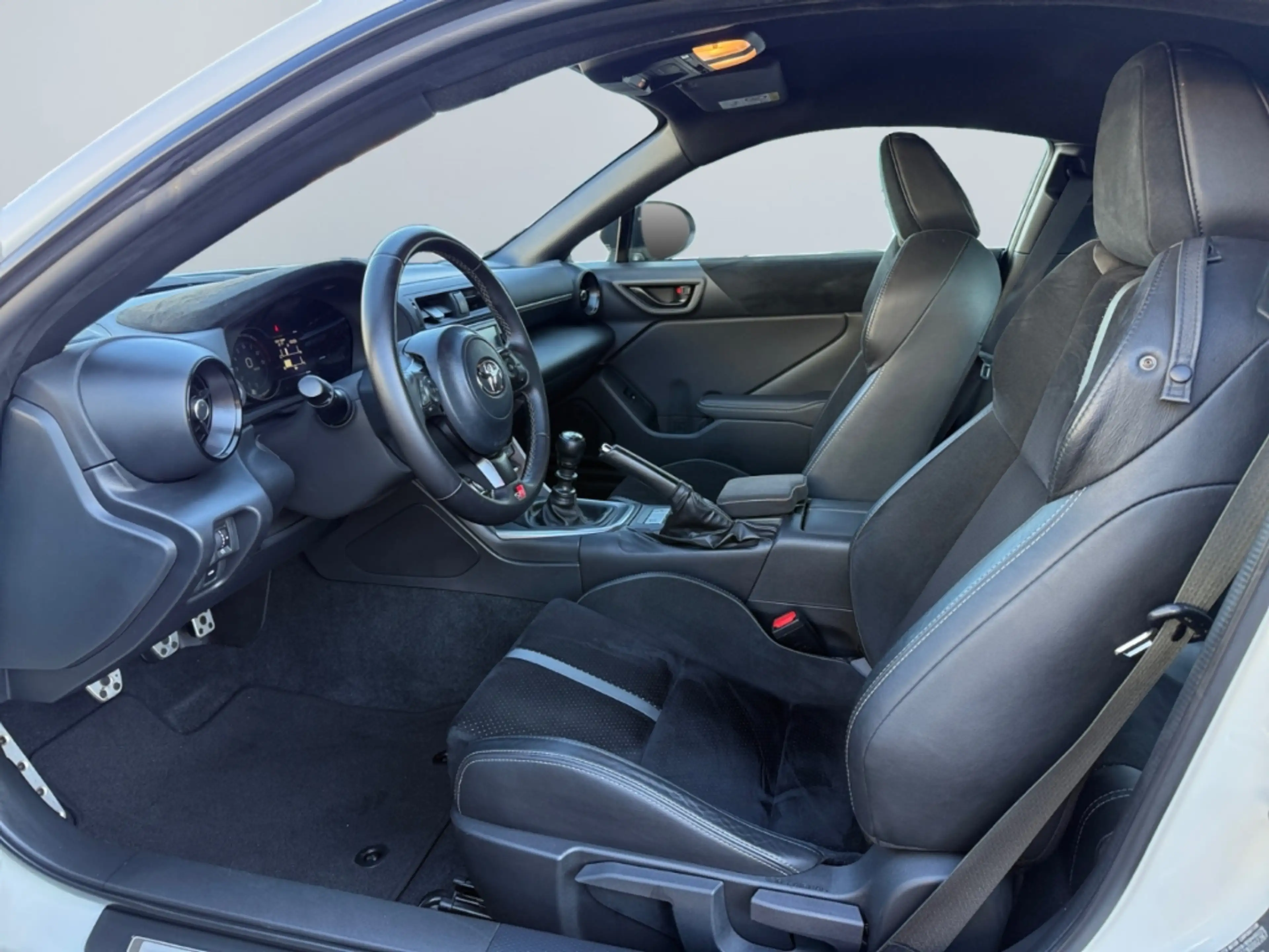 Toyota GR86 Basis *LED*CarPlay*Tempomat*R-Kamera*SHZ* — photo 9