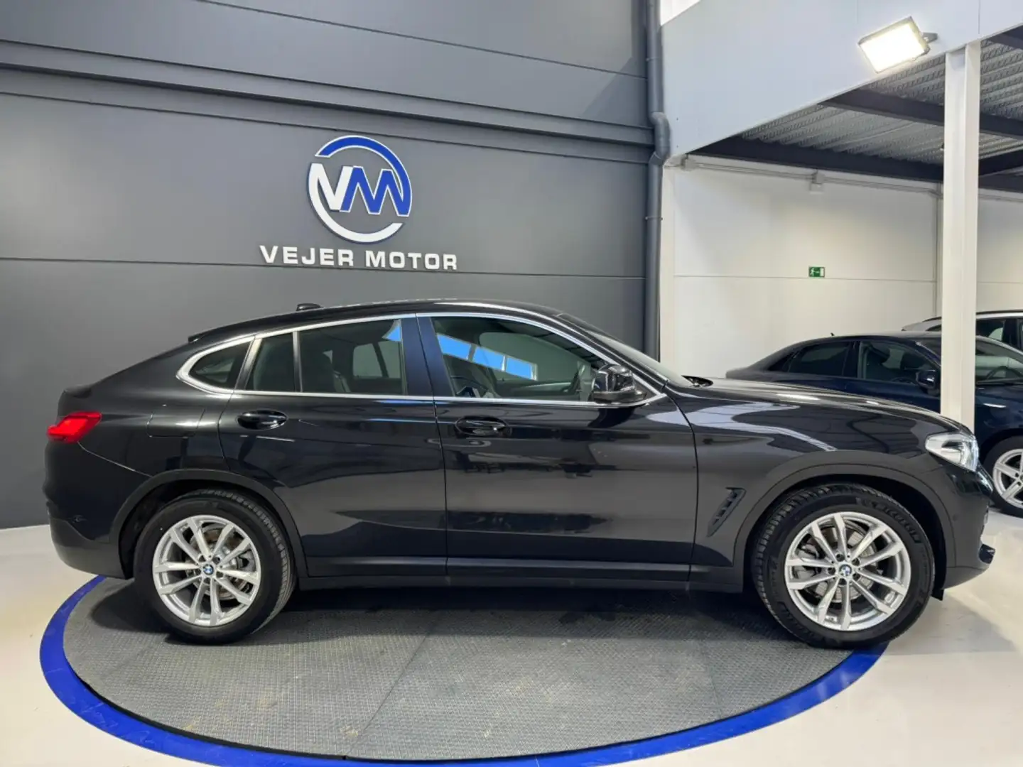BMW X4 xDrive 20dA Schwarz - 2