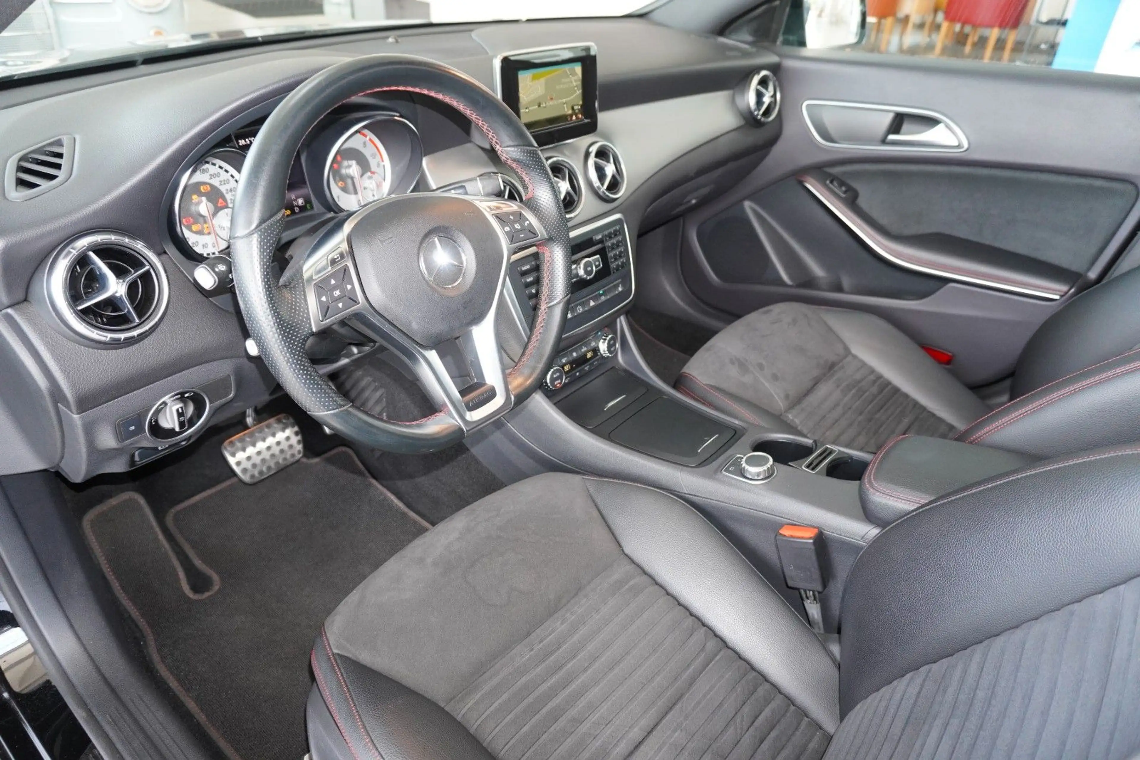 Mercedes-Benz CLA 220 CDI AMG Line  Pano Xenon Standhzg. — photo 14