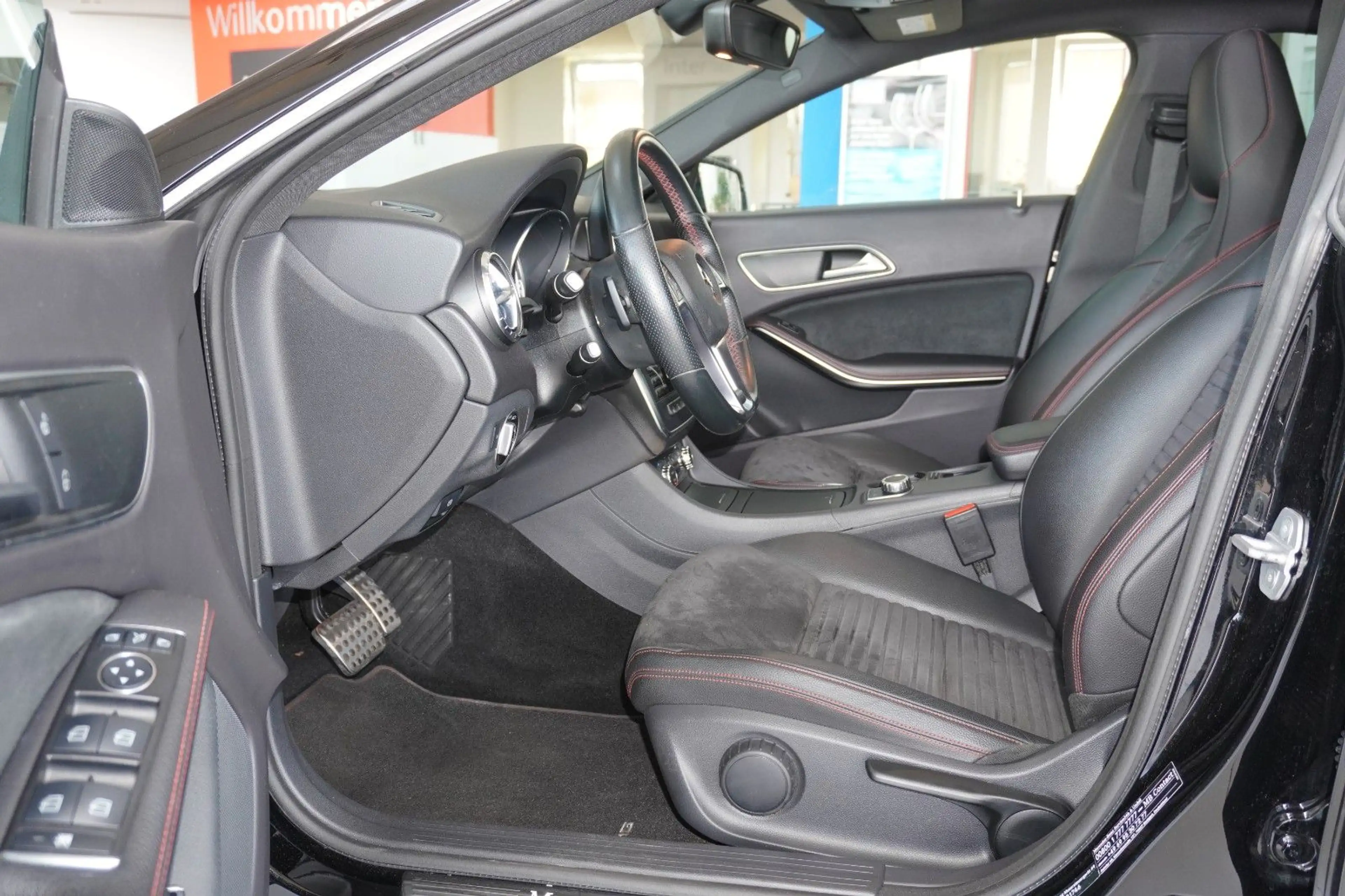 Mercedes-Benz CLA 220 CDI AMG Line  Pano Xenon Standhzg. — photo 15