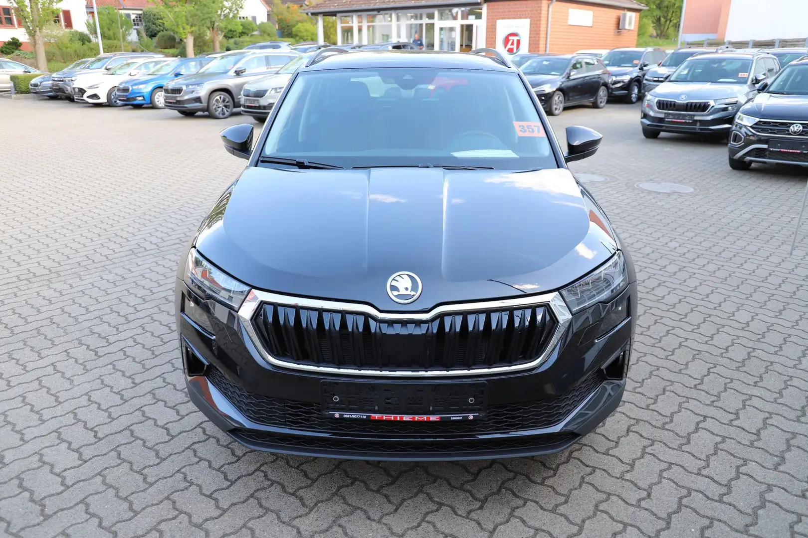Skoda Karoq Selection 150PS TSI DSG - Navi/AHK/Lodge/Winter... Noir - 2