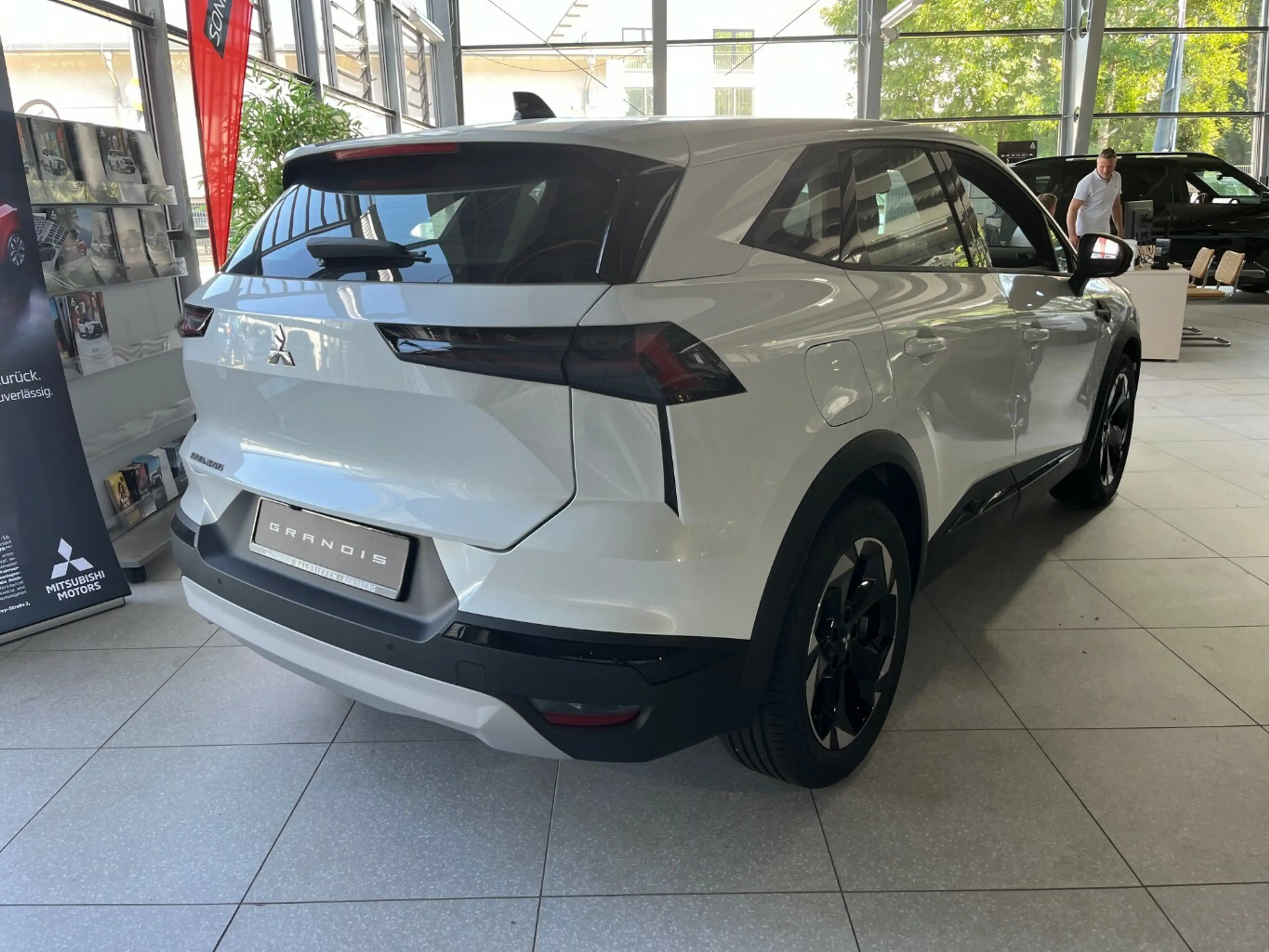 Mitsubishi Grandis 1.3 MHEV Diamant PLUS — photo 5