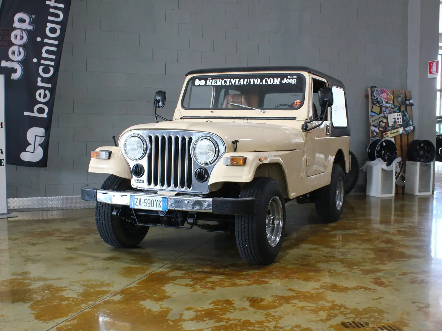 Jeep CJ-7 Laredo - veicolo per uso speciale 6 posti Beige - 1