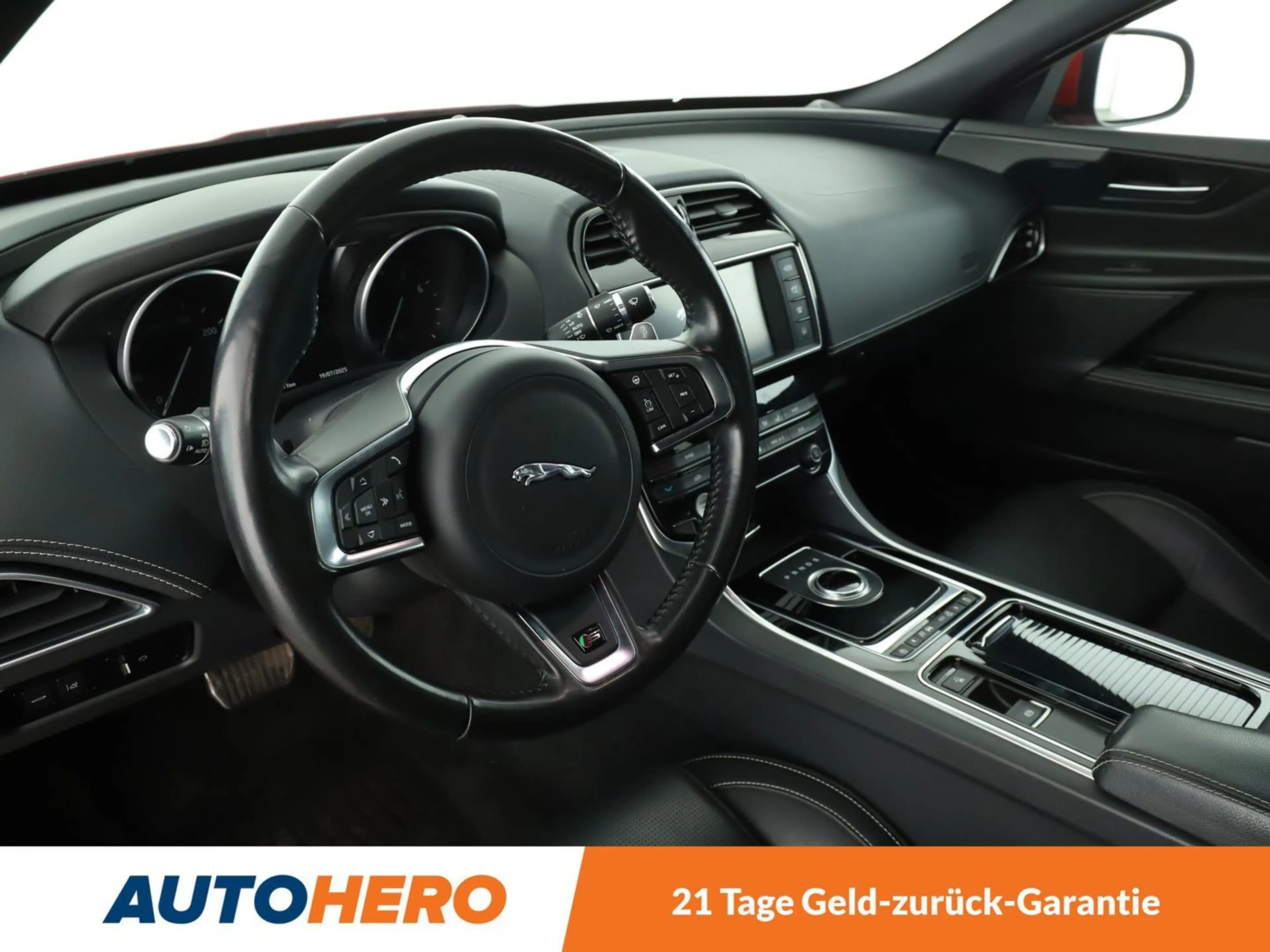 Jaguar XE 3.0 V6 S Aut.*NAVI*BiXENON*CAM*TEMPO*SHZ*LHZ*ALU* — photo 11