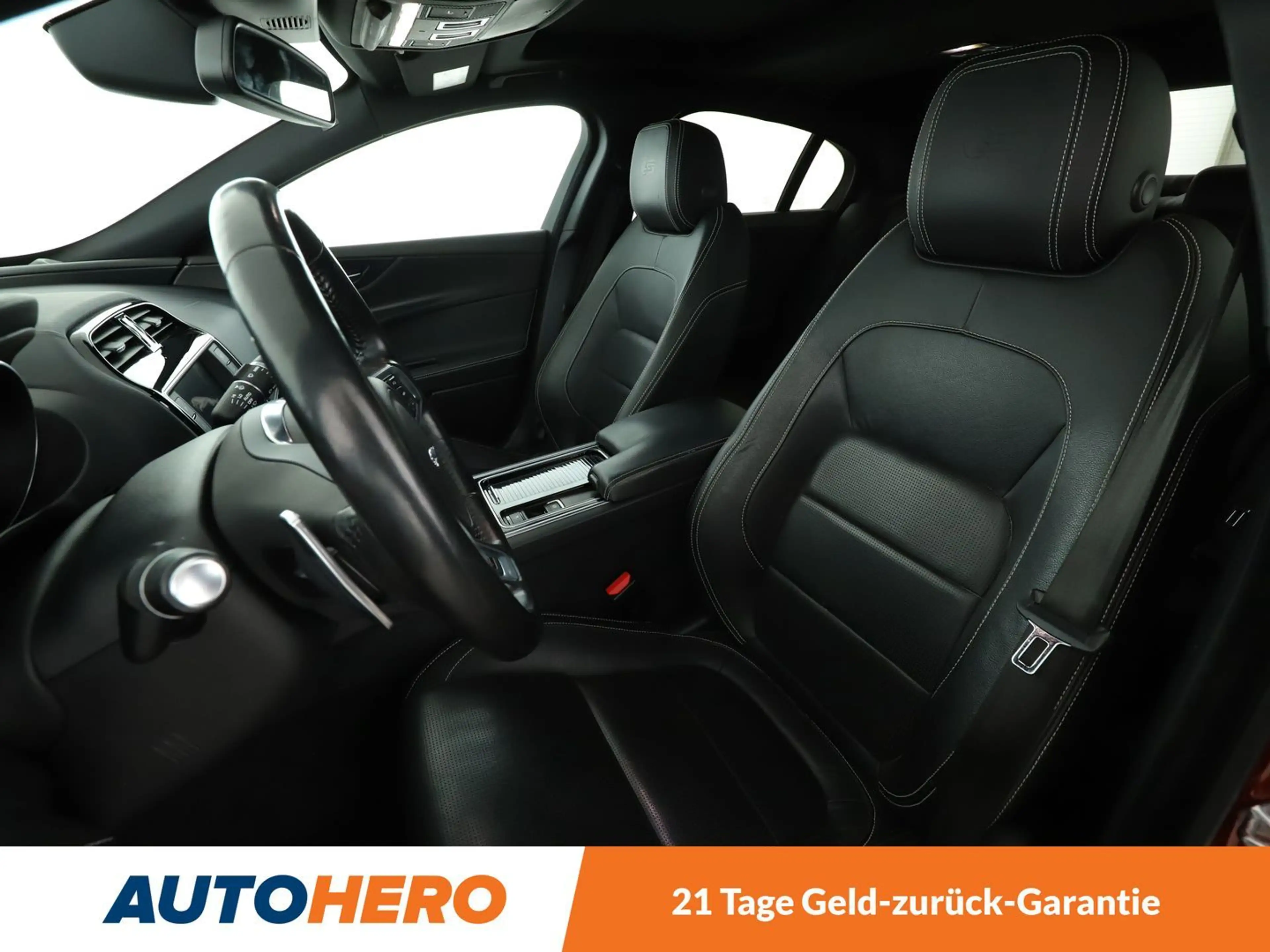 Jaguar XE 3.0 V6 S Aut.*NAVI*BiXENON*CAM*TEMPO*SHZ*LHZ*ALU* — photo 10