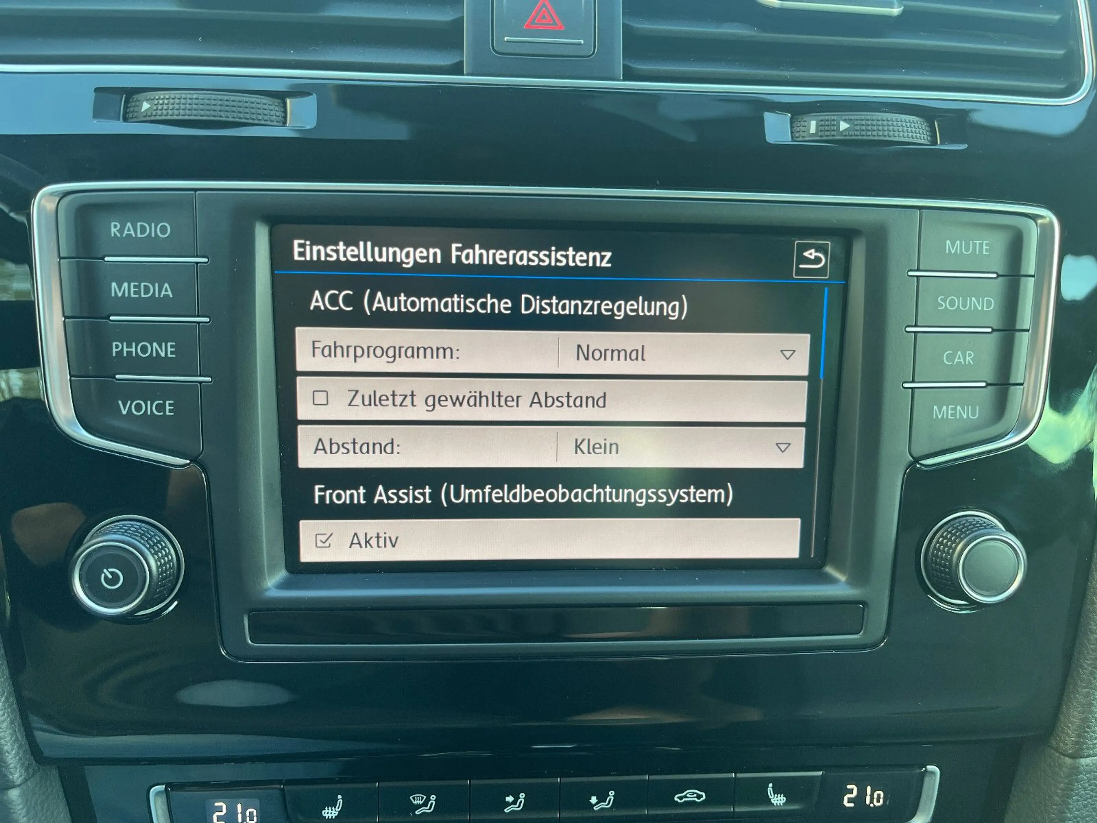 Volkswagen Golf VII Lim. Highline 2.0TDI DSG R-Line R-Kam — photo 21