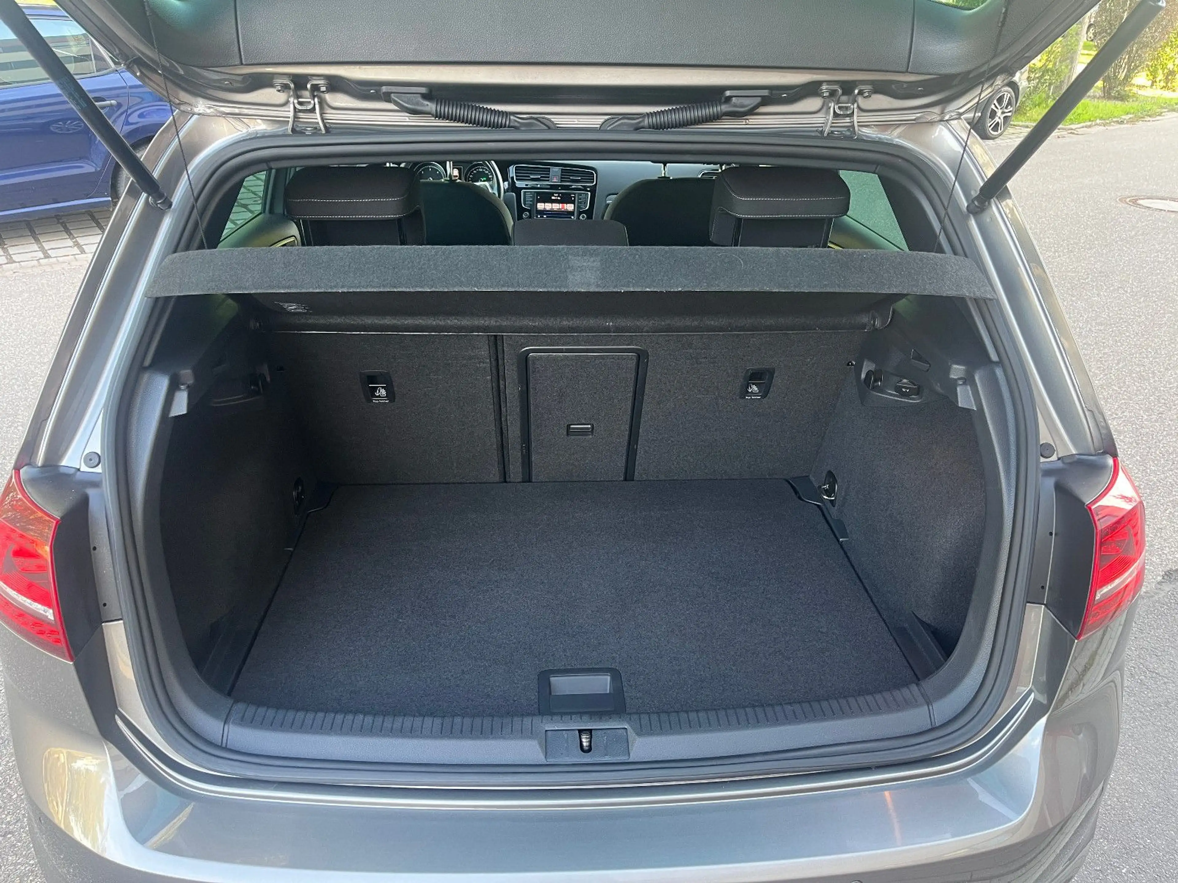 Volkswagen Golf VII Lim. Highline 2.0TDI DSG R-Line R-Kam — photo 12