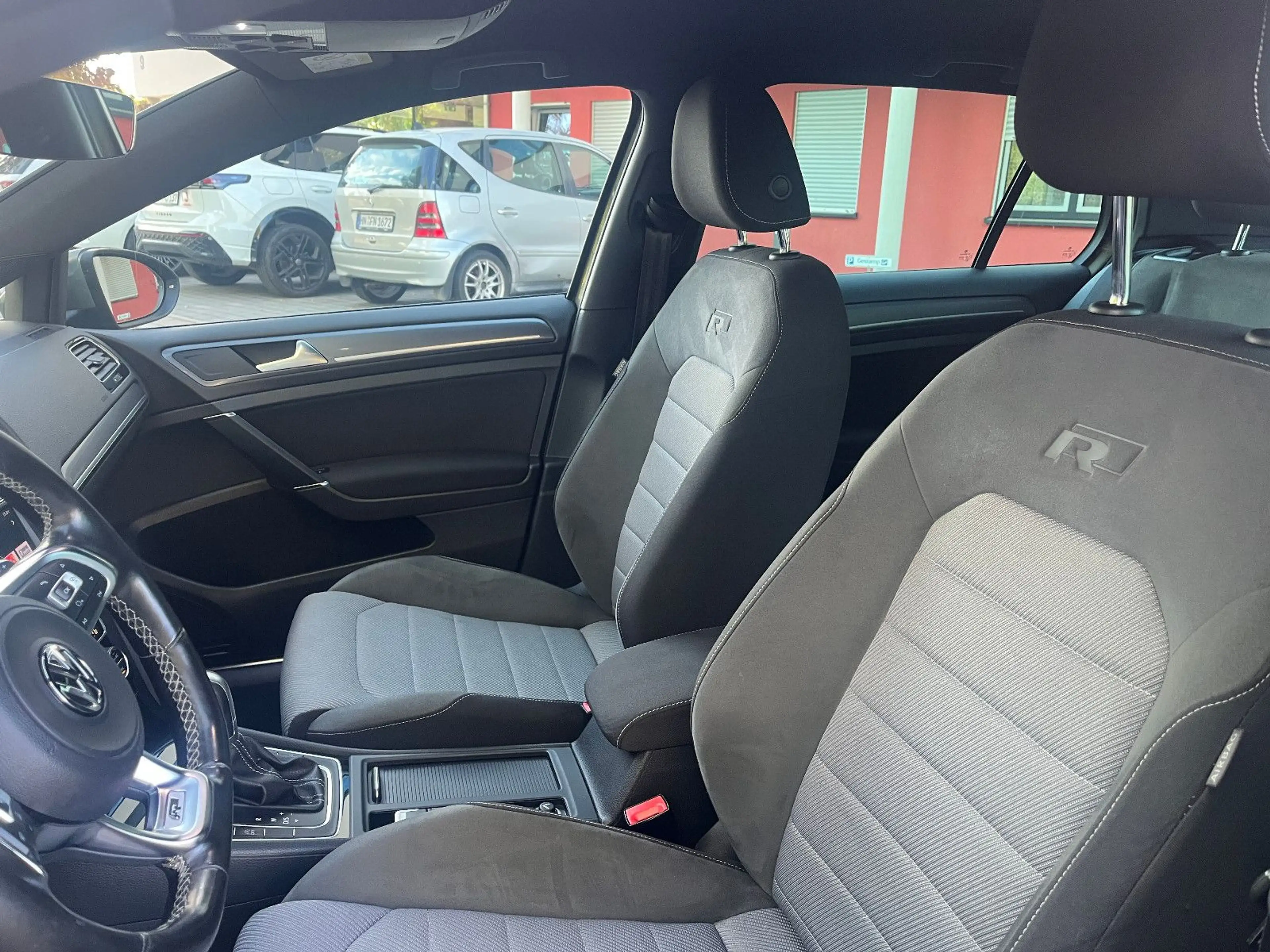 Volkswagen Golf VII Lim. Highline 2.0TDI DSG R-Line R-Kam — photo 10