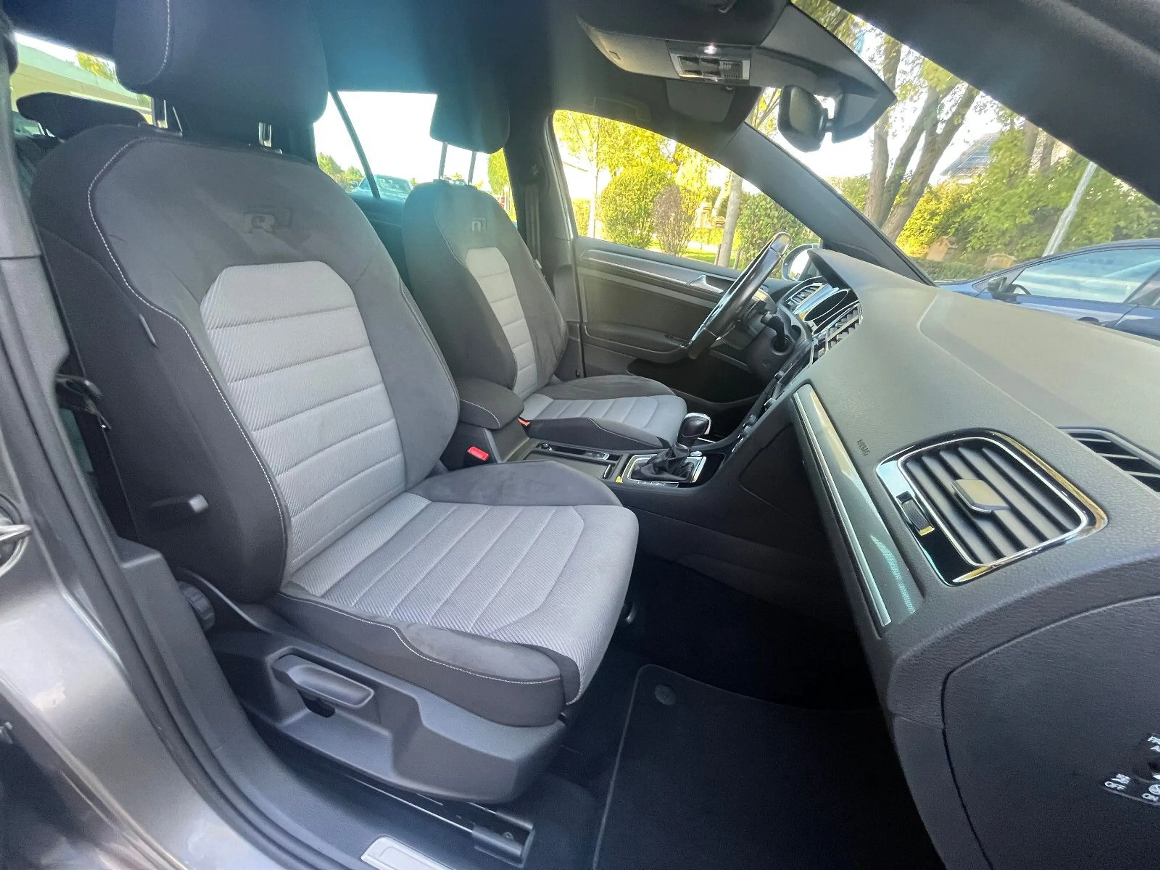 Volkswagen Golf VII Lim. Highline 2.0TDI DSG R-Line R-Kam — photo 15