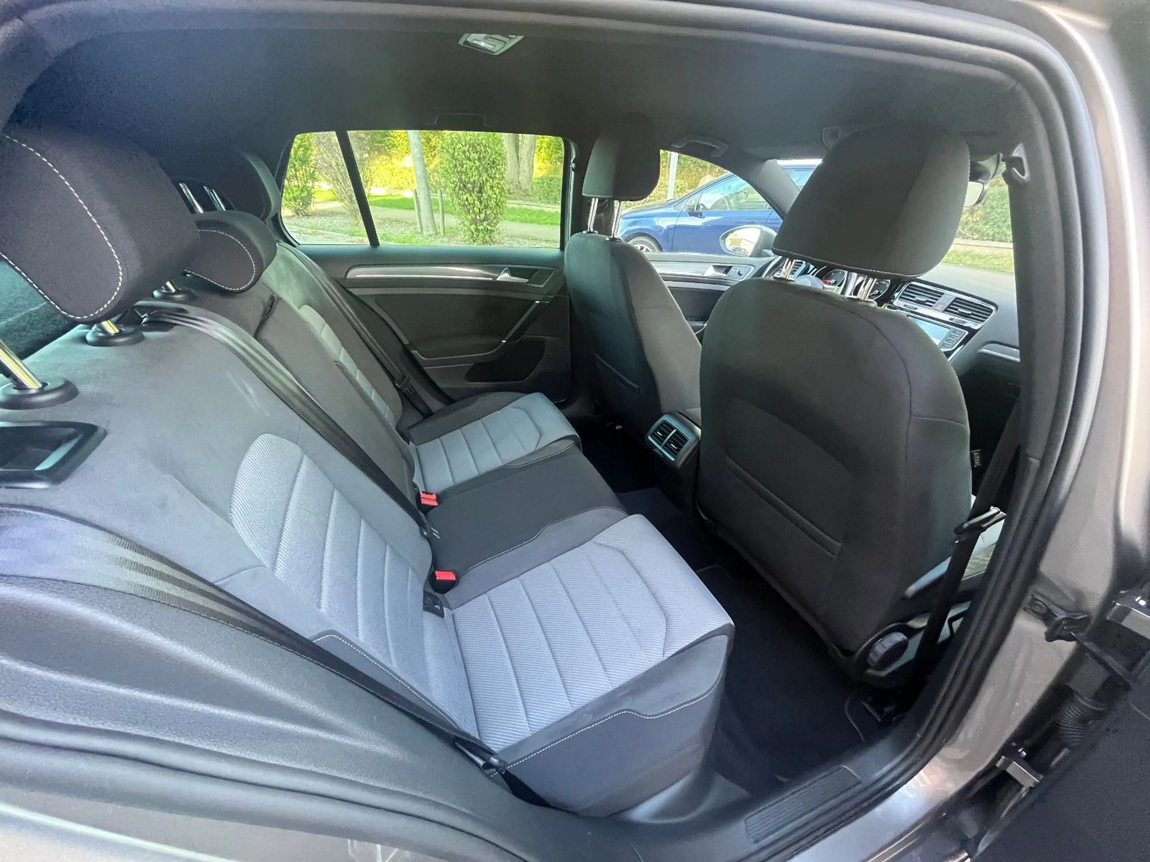 Volkswagen Golf VII Lim. Highline 2.0TDI DSG R-Line R-Kam — photo 13