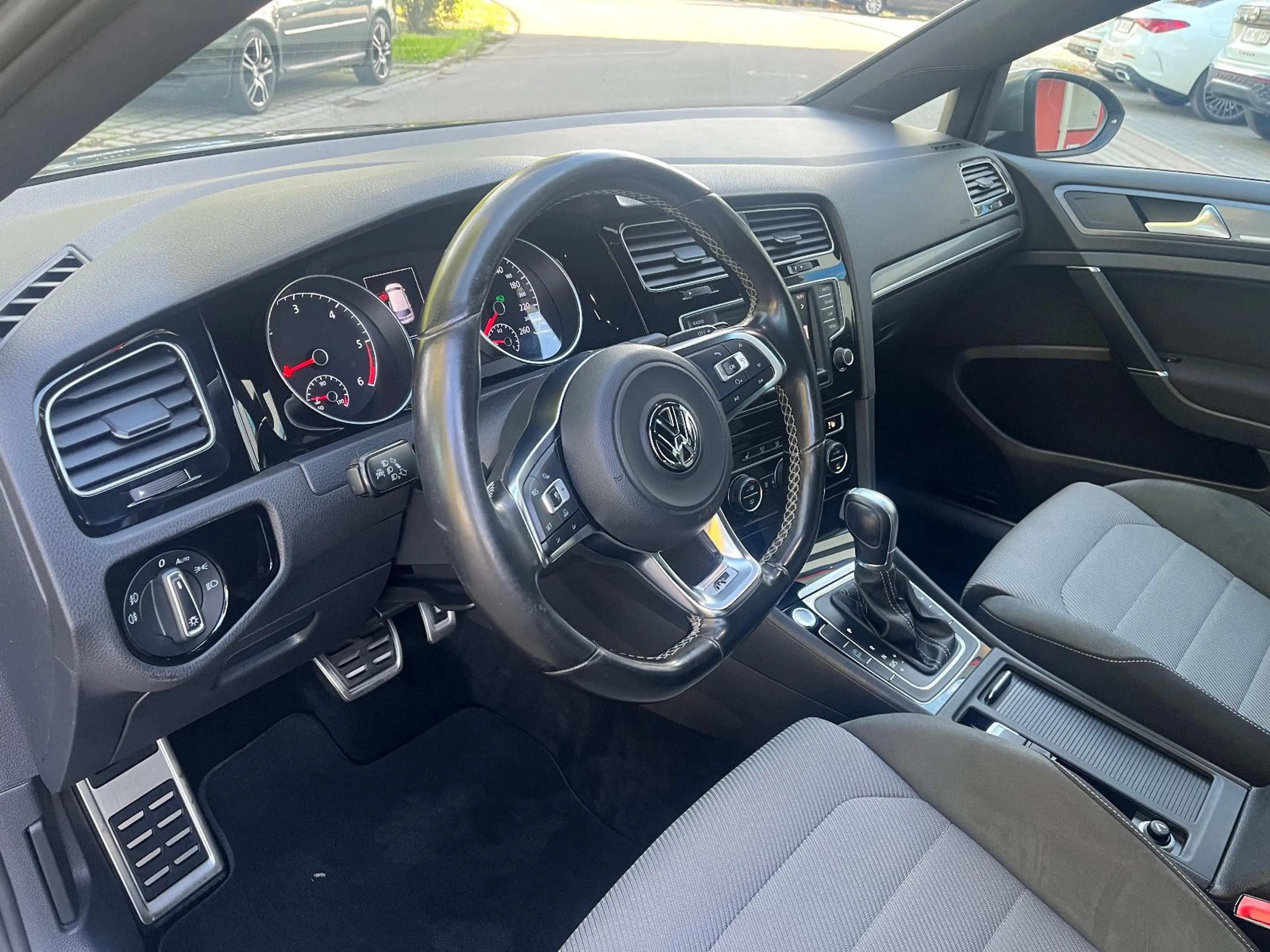 Volkswagen Golf VII Lim. Highline 2.0TDI DSG R-Line R-Kam — photo 9