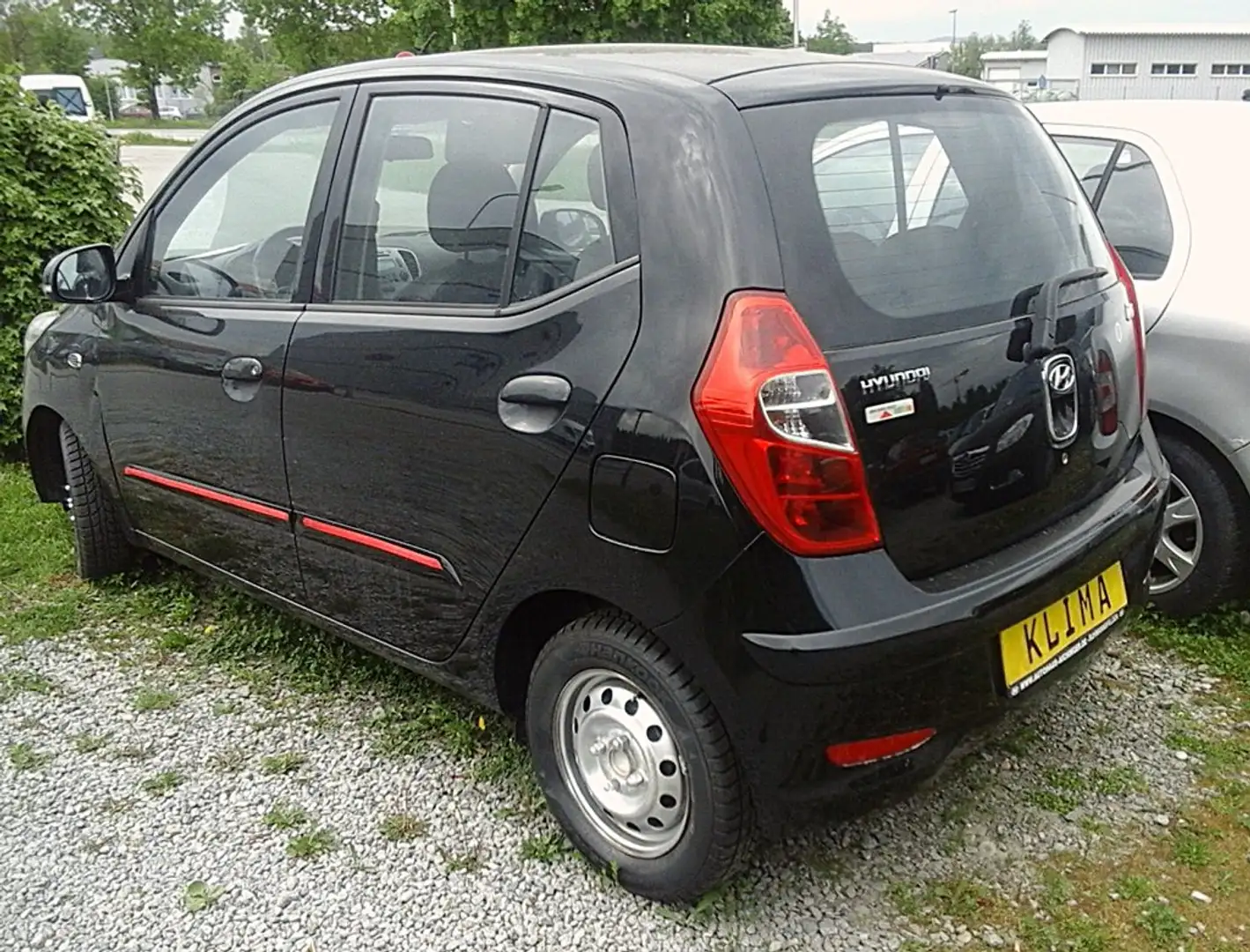 Hyundai i10 UEFA Euro Edition/TÜV NEU/ Sitzhzg+Klima+FH/EU5 Schwarz - 2