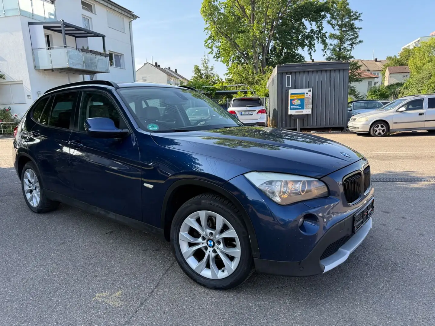 BMW X1 Baureihe X1 18 d xDrive-Navi-Automatik-PDC-2H Bleu - 1