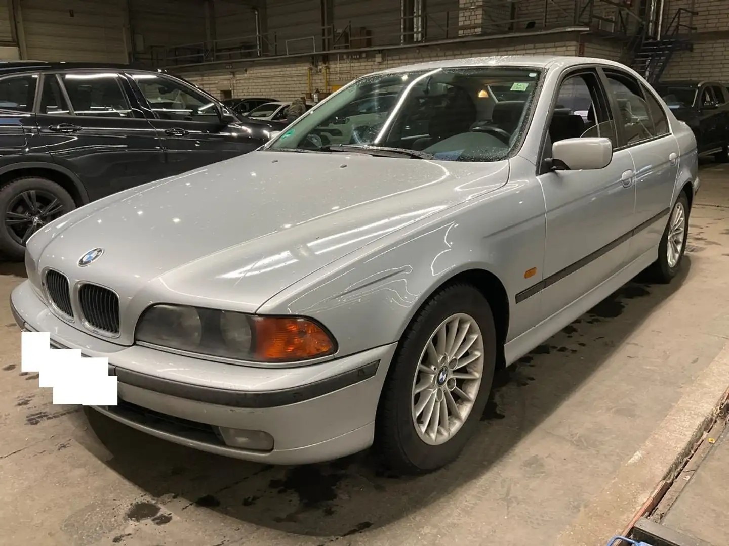 BMW 523 5er BMW 523iA E39 Automatik/Klima/LM/TÜV 04-28 Plateado - 1