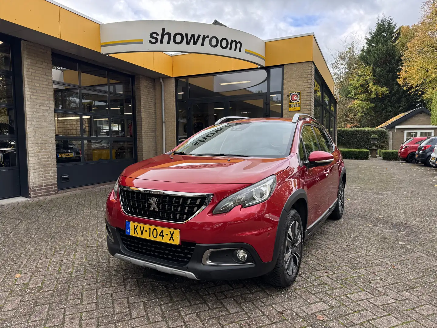 Peugeot 2008 1.2 PureTech Allure Automaat Climate Control Navi Rouge - 1