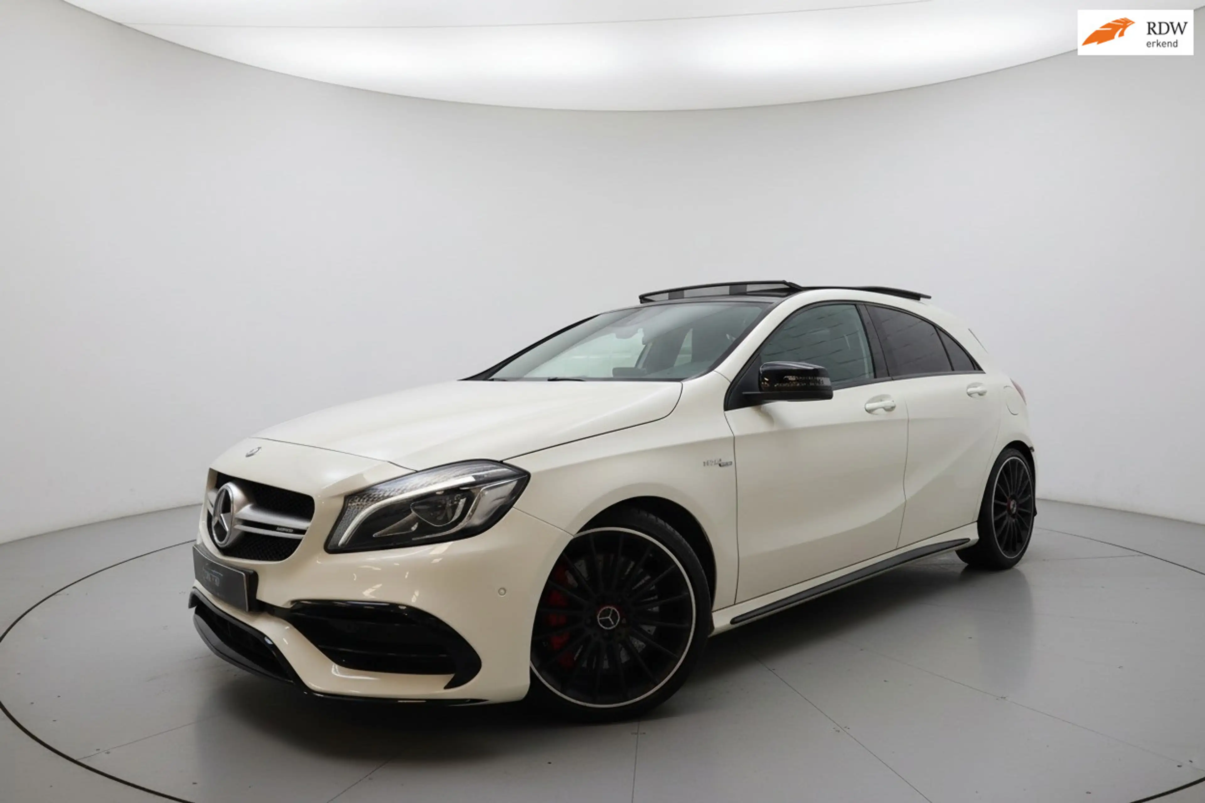 Mercedes-Benz A 45 AMG 4MATIC PANO CAMERA H&K