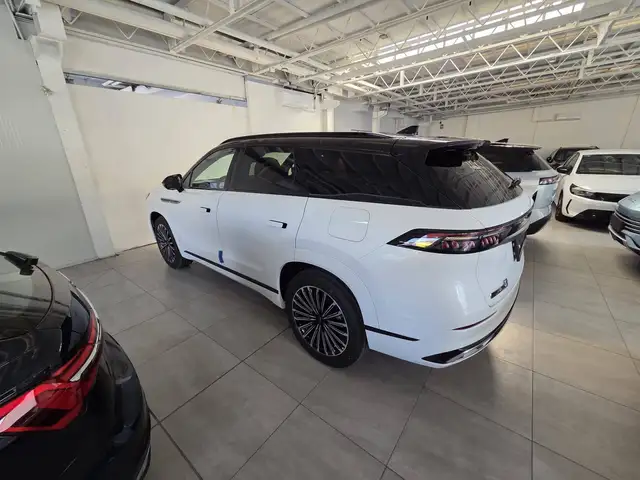 Jaecoo J8 view 3