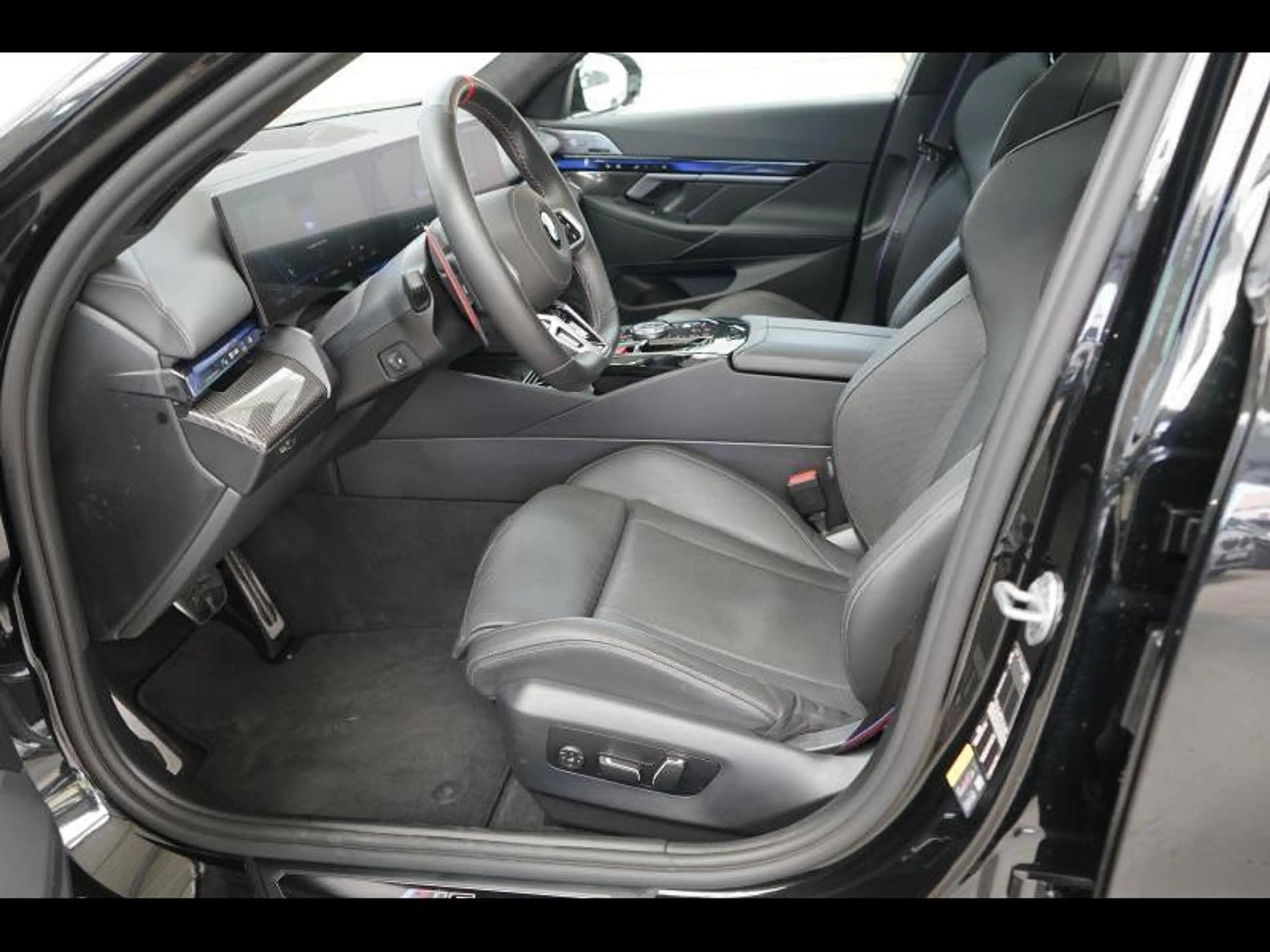 BMW M5 PANODAK - HAAK - BOWERS & WILKINS — photo 15