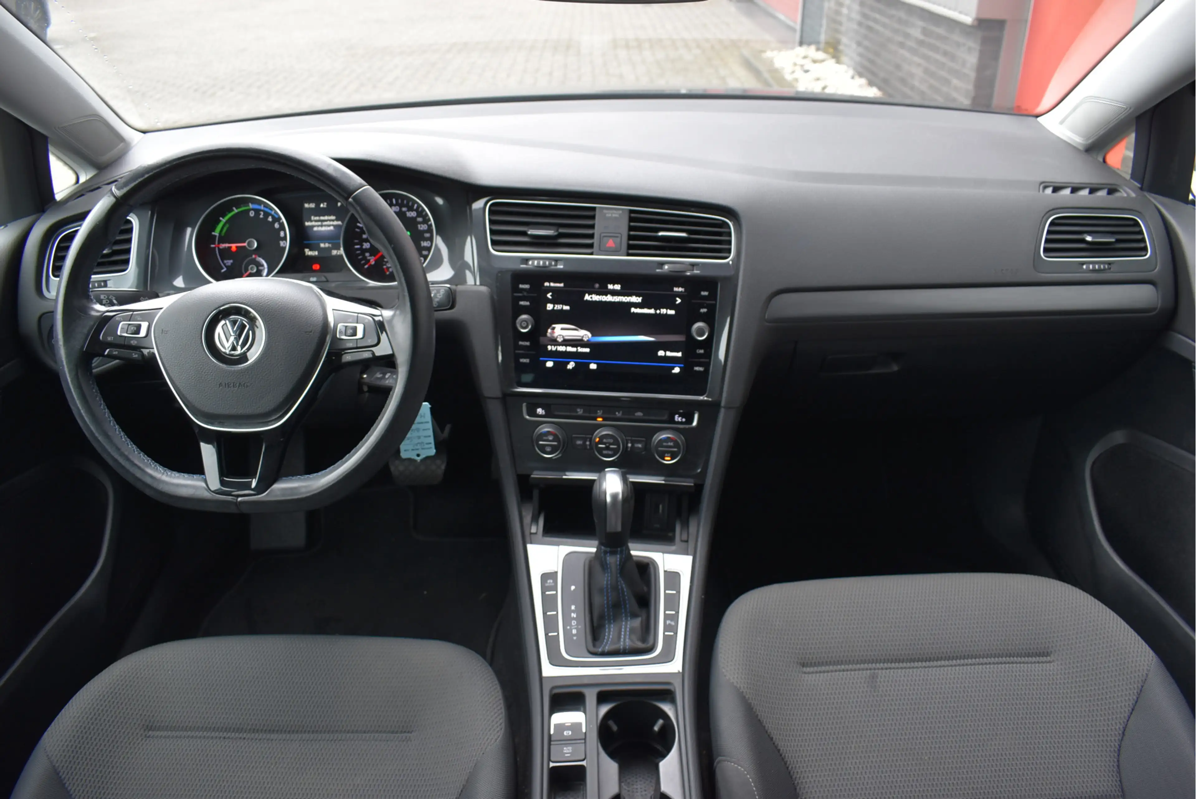 Volkswagen e-Golf E-DITION NL-auto, Adaptive cruise, Navi, — photo 3
