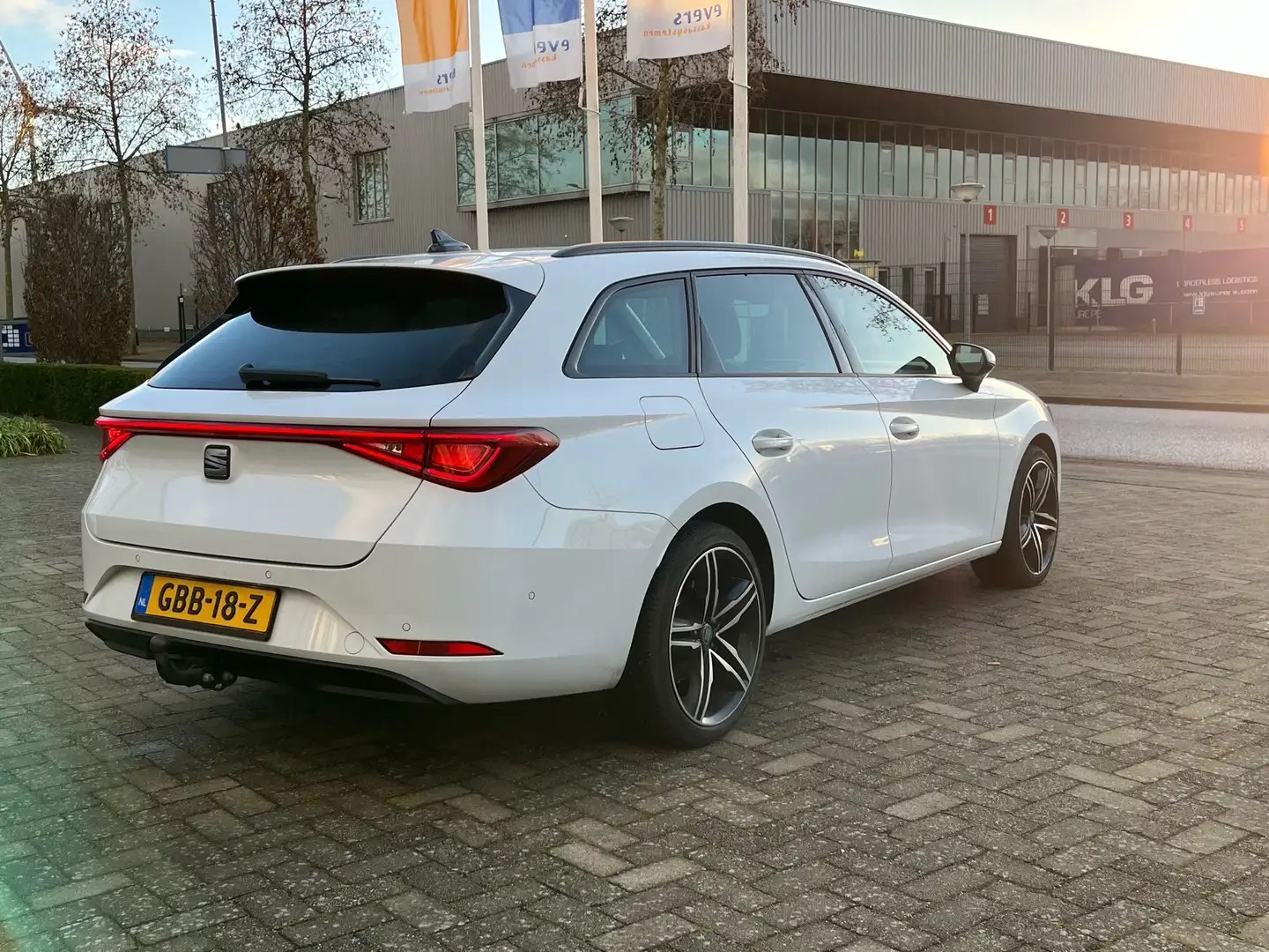 SEAT Leon dsg-7 150 pk 2021 nieuwe dist riem Wit - 2