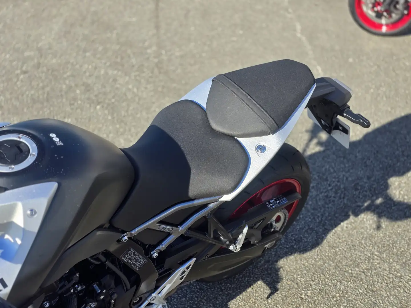 Suzuki GSX 8R Gris - 2