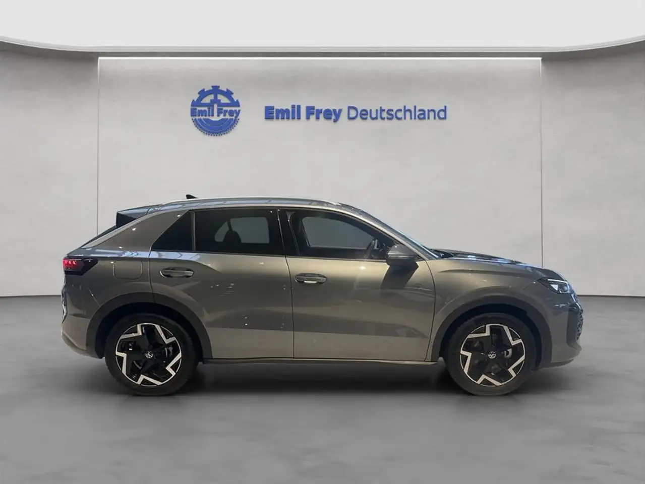 Volkswagen T-Roc R-Line 1.5 l eTSI DSG,GJR,RFK,PANO,NAVI,EASY 7