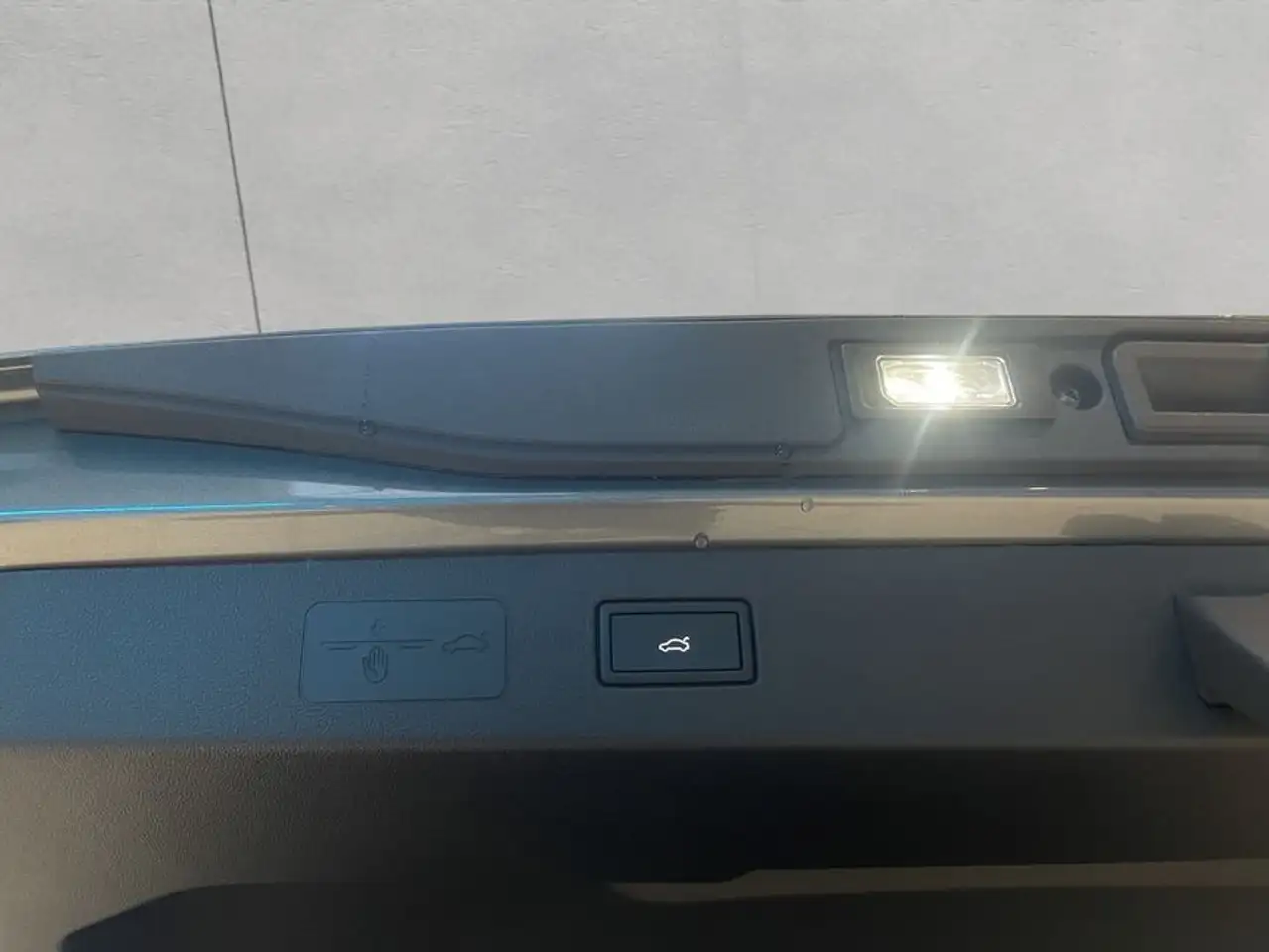 Volkswagen T-Roc R-Line 1.5 l eTSI DSG,GJR,RFK,PANO,NAVI,EASY 21