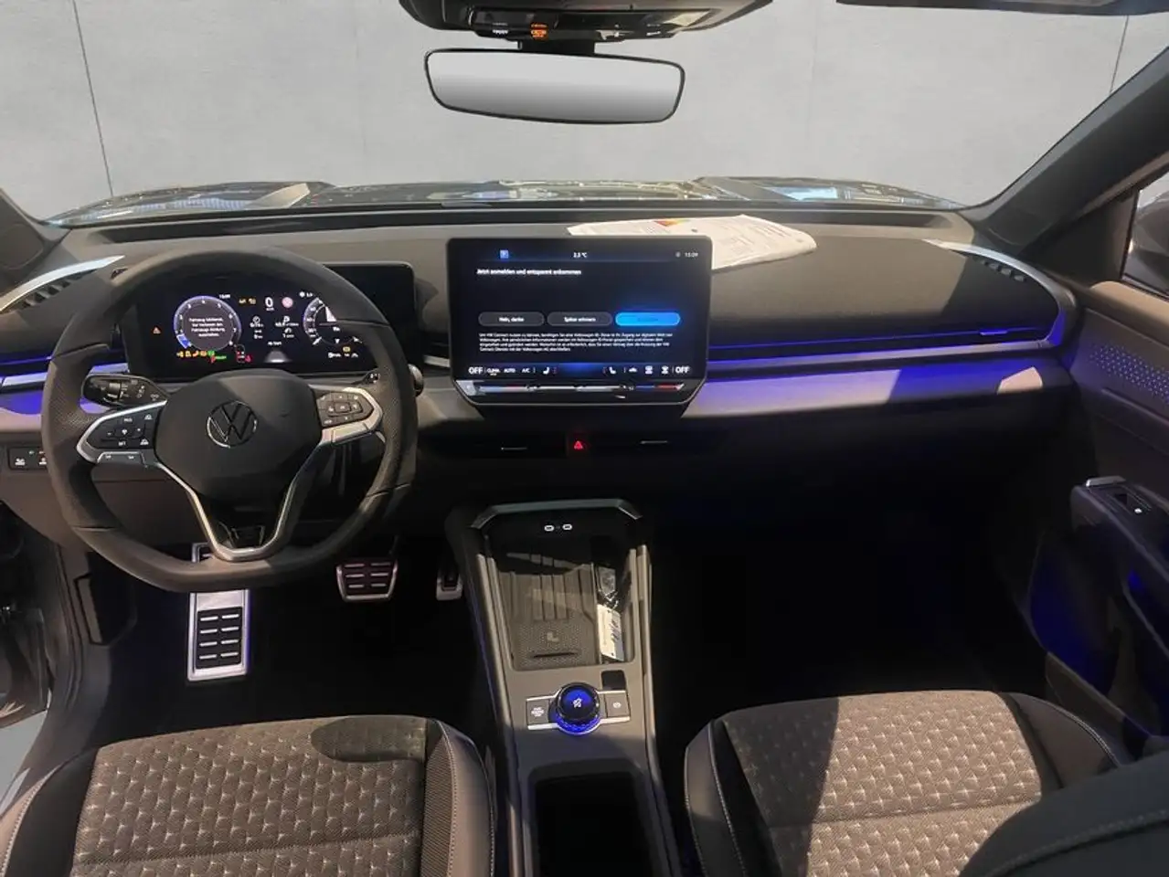 Volkswagen T-Roc R-Line 1.5 l eTSI DSG,GJR,RFK,PANO,NAVI,EASY 13