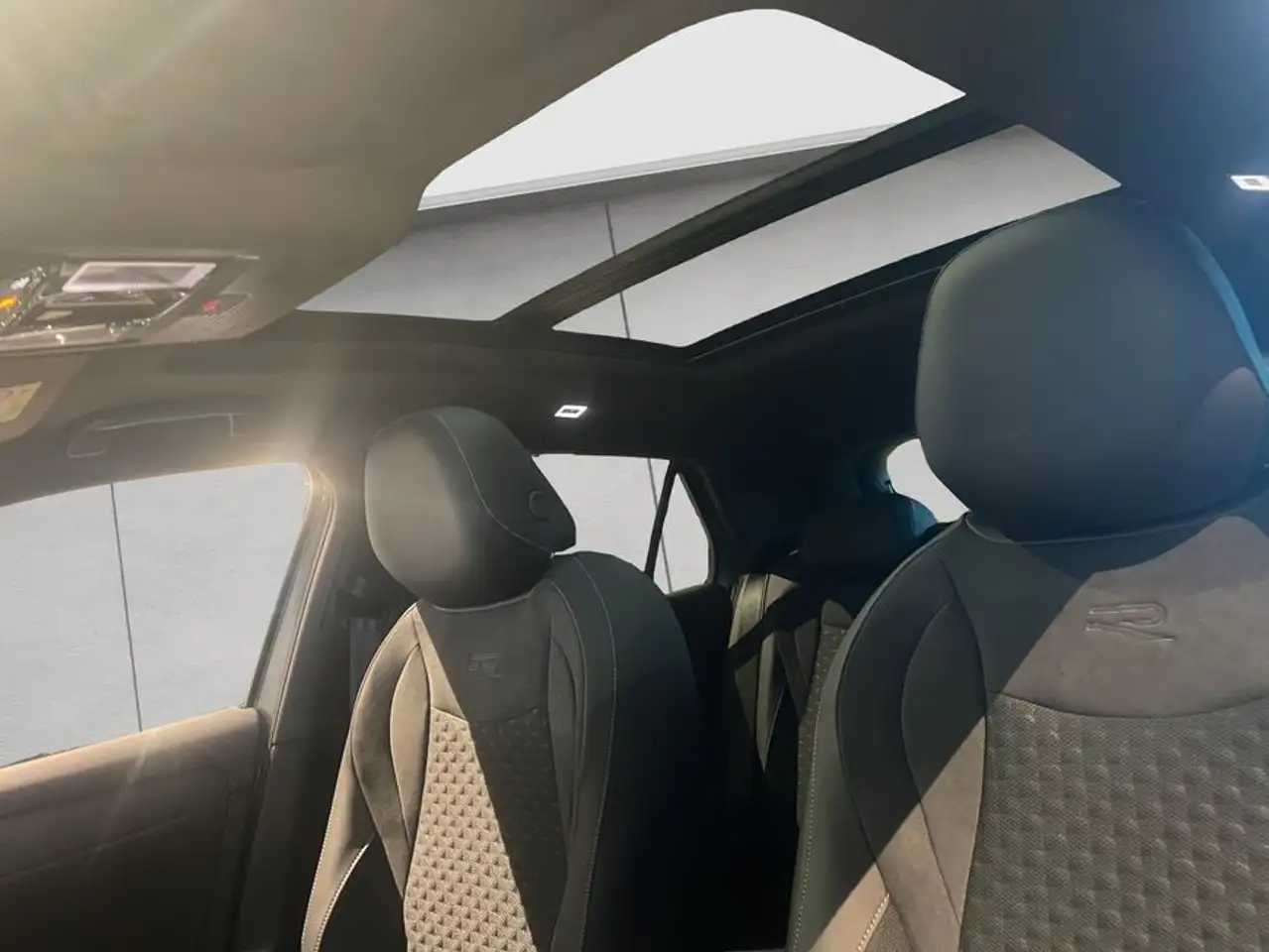 Volkswagen T-Roc R-Line 1.5 l eTSI DSG,GJR,RFK,PANO,NAVI,EASY 16