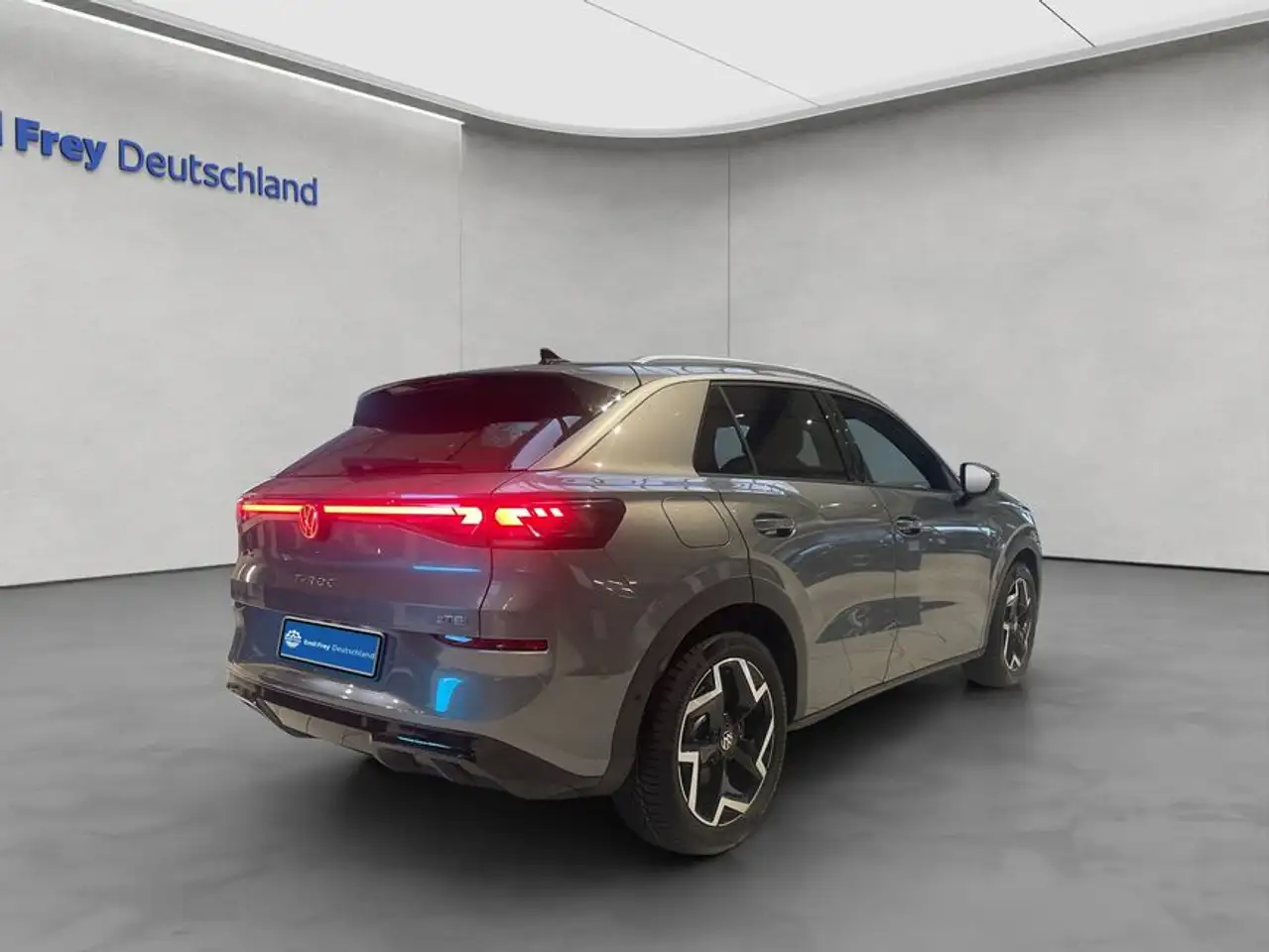 Volkswagen T-Roc R-Line 1.5 l eTSI DSG,GJR,RFK,PANO,NAVI,EASY 6