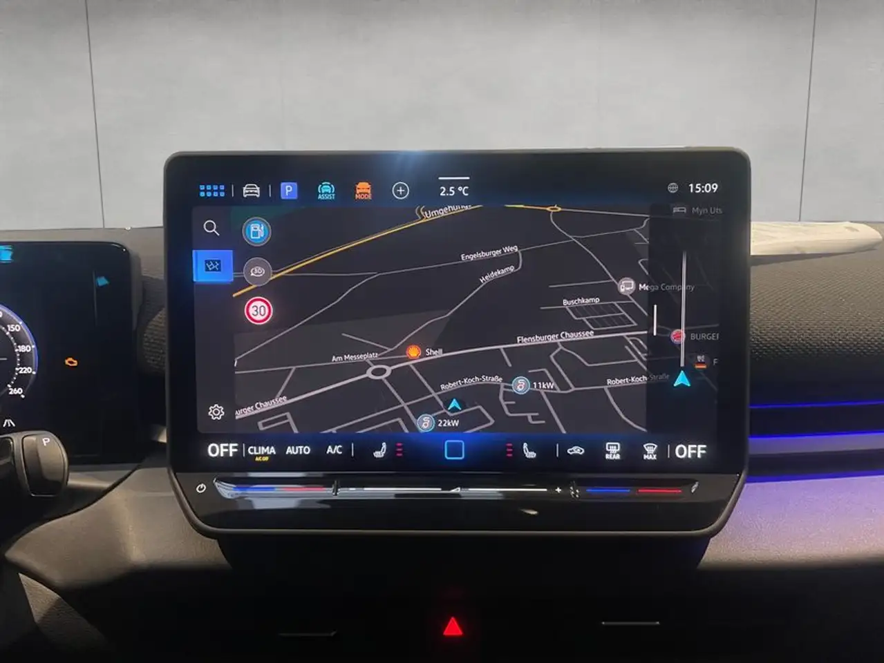 Volkswagen T-Roc R-Line 1.5 l eTSI DSG,GJR,RFK,PANO,NAVI,EASY 14