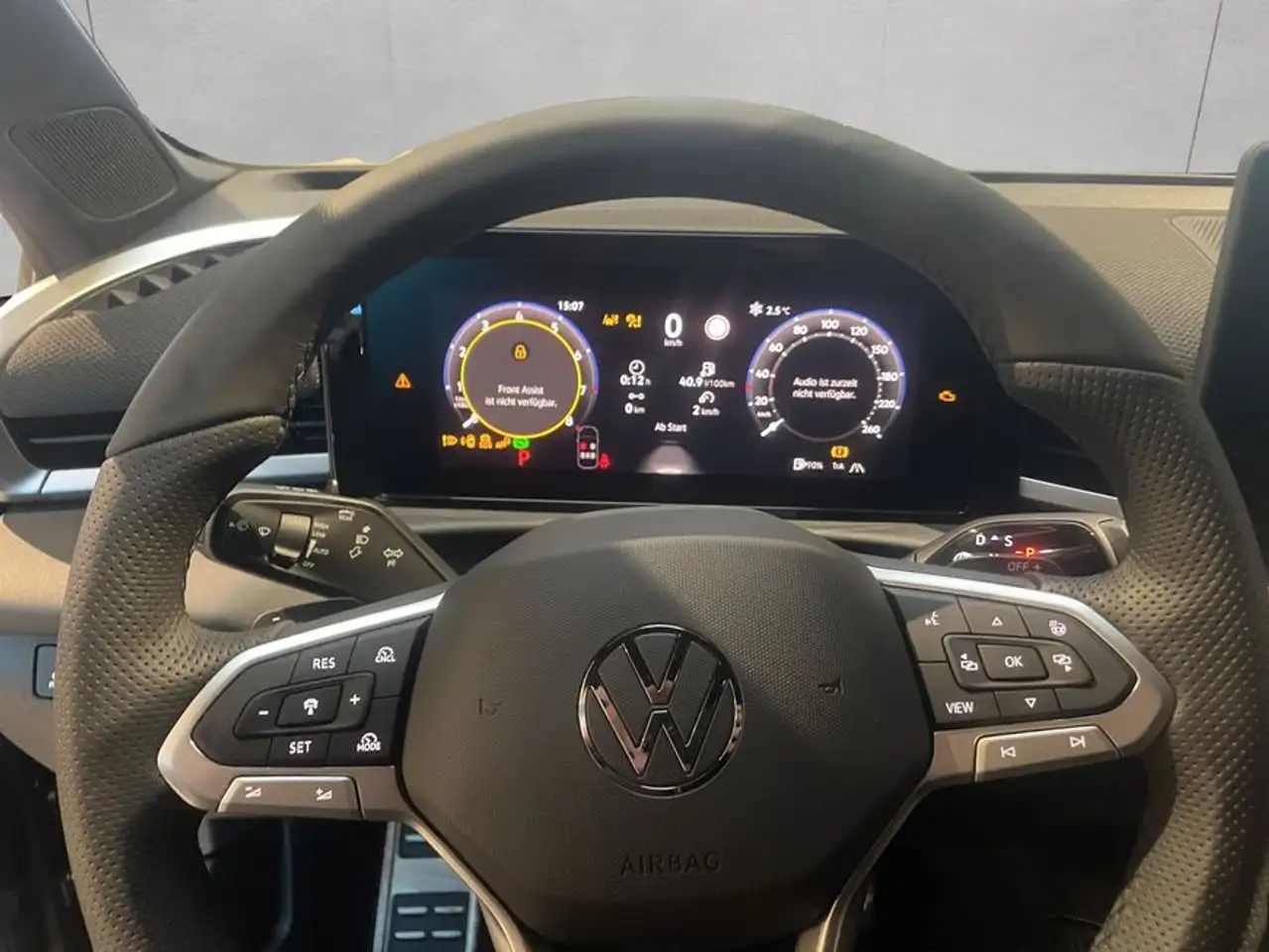 Volkswagen T-Roc R-Line 1.5 l eTSI DSG,GJR,RFK,PANO,NAVI,EASY 12