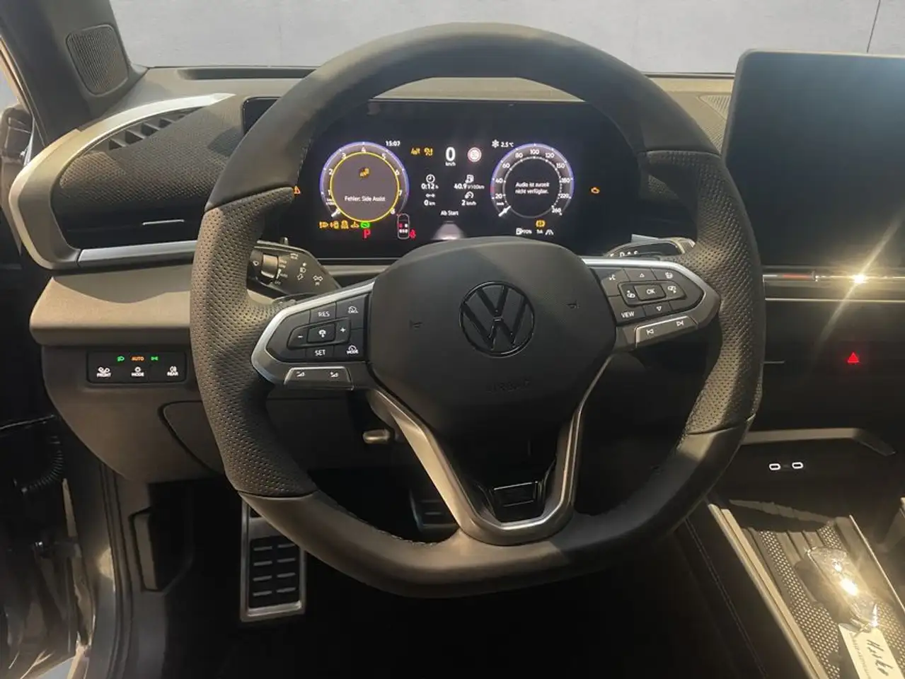 Volkswagen T-Roc R-Line 1.5 l eTSI DSG,GJR,RFK,PANO,NAVI,EASY 11