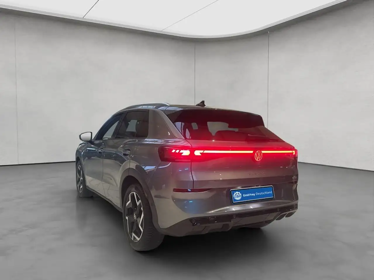 Volkswagen T-Roc R-Line 1.5 l eTSI DSG,GJR,RFK,PANO,NAVI,EASY 3