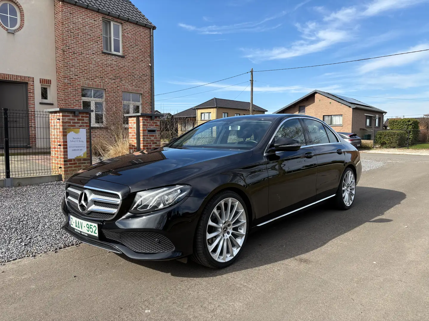 Mercedes-Benz E 200 T 9G-TRONIC AVANTGARDE // AUTOMAAT // 20 INCH // Noir - 1