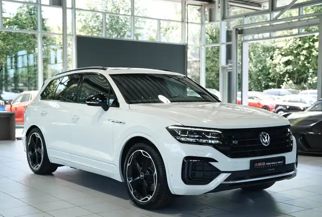 Volkswagen Touareg view 6