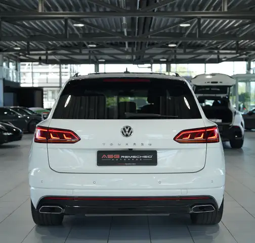 Volkswagen Touareg view 10
