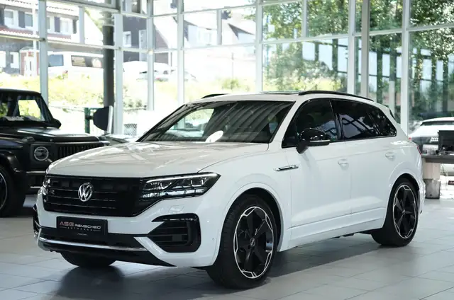 Volkswagen Touareg view 5